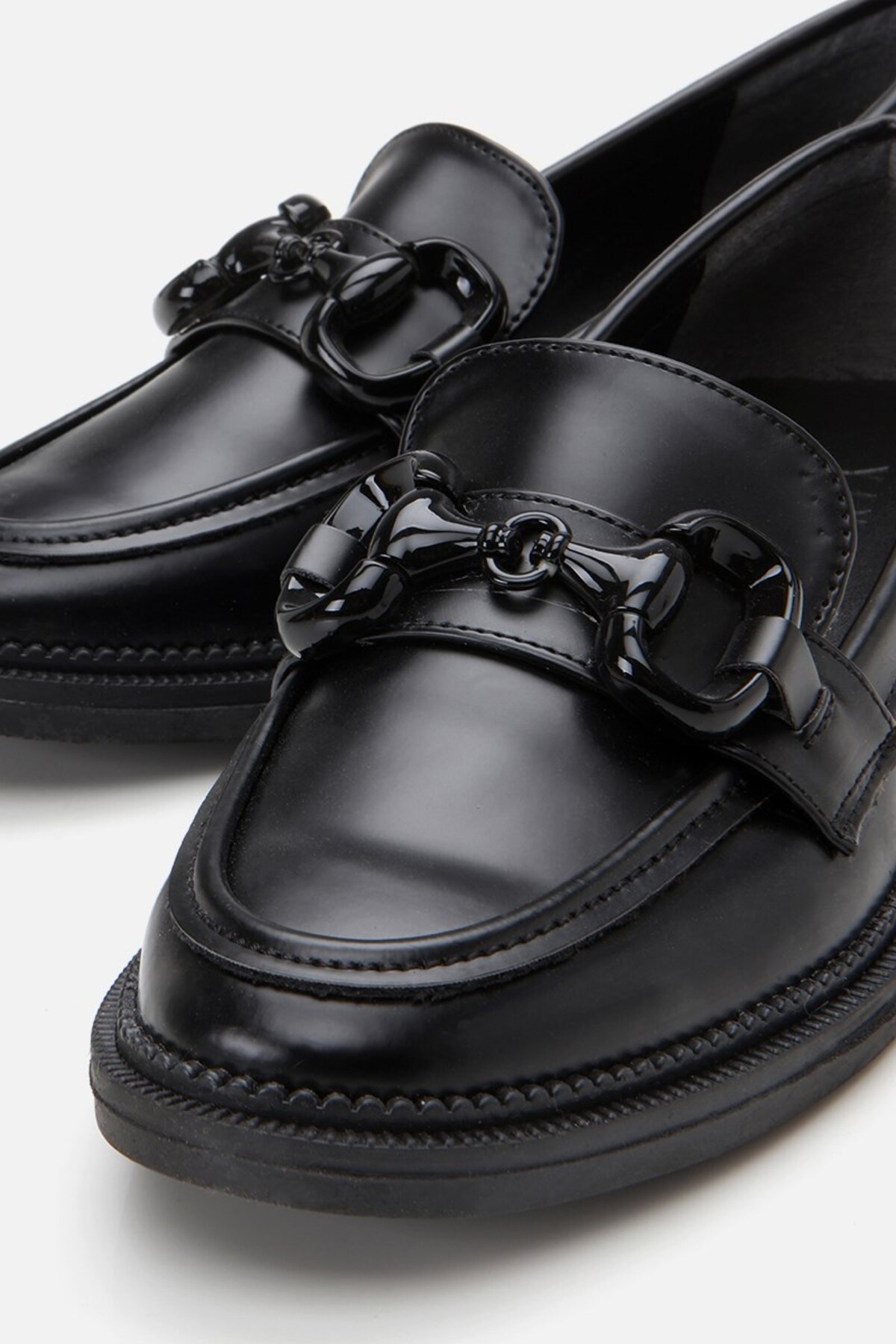 Yaya by Hotiç Kadın Siyah Tokalı Klasik Loafer görsel 3