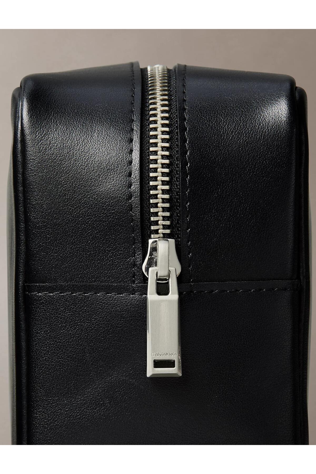 Calvin Klein Cargo Stil Bakım Erkek Siyah Cüzdan LV04D1090G-UB1 görsel 4