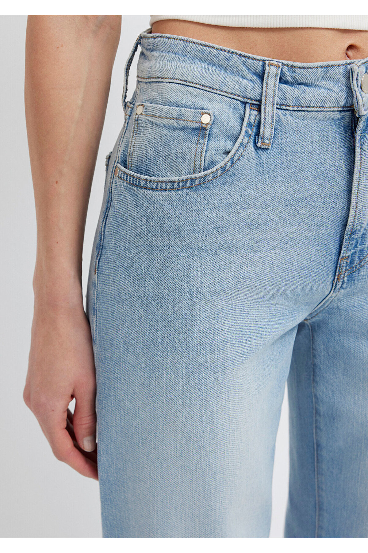 Mavi Leila Premium Blue Gölgeli Açık Jean Pantolon 1010600-A1573 görsel 7