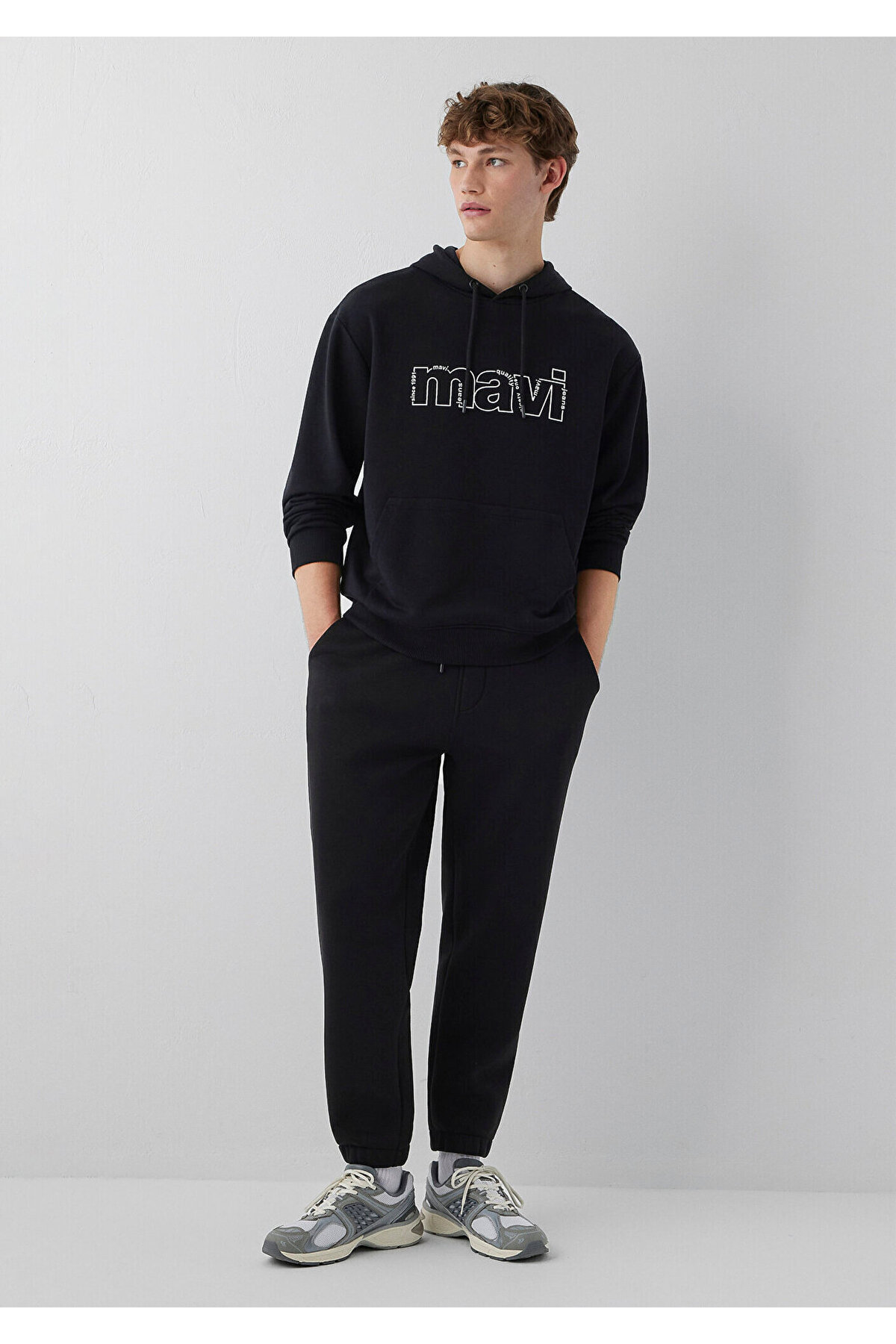 Mavi M0S10196 Logo Baskılı Kapüşonlu Erkek Sweatshirt SİYAH görsel 2