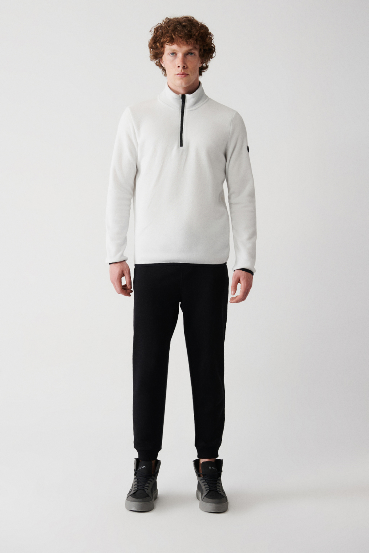 Avva Erkek Beyaz Soğuğa Dayanıklı Yarım Fermuarlı Dik Yaka Polar Regular Fit Sweatshirt E001068 görsel 4