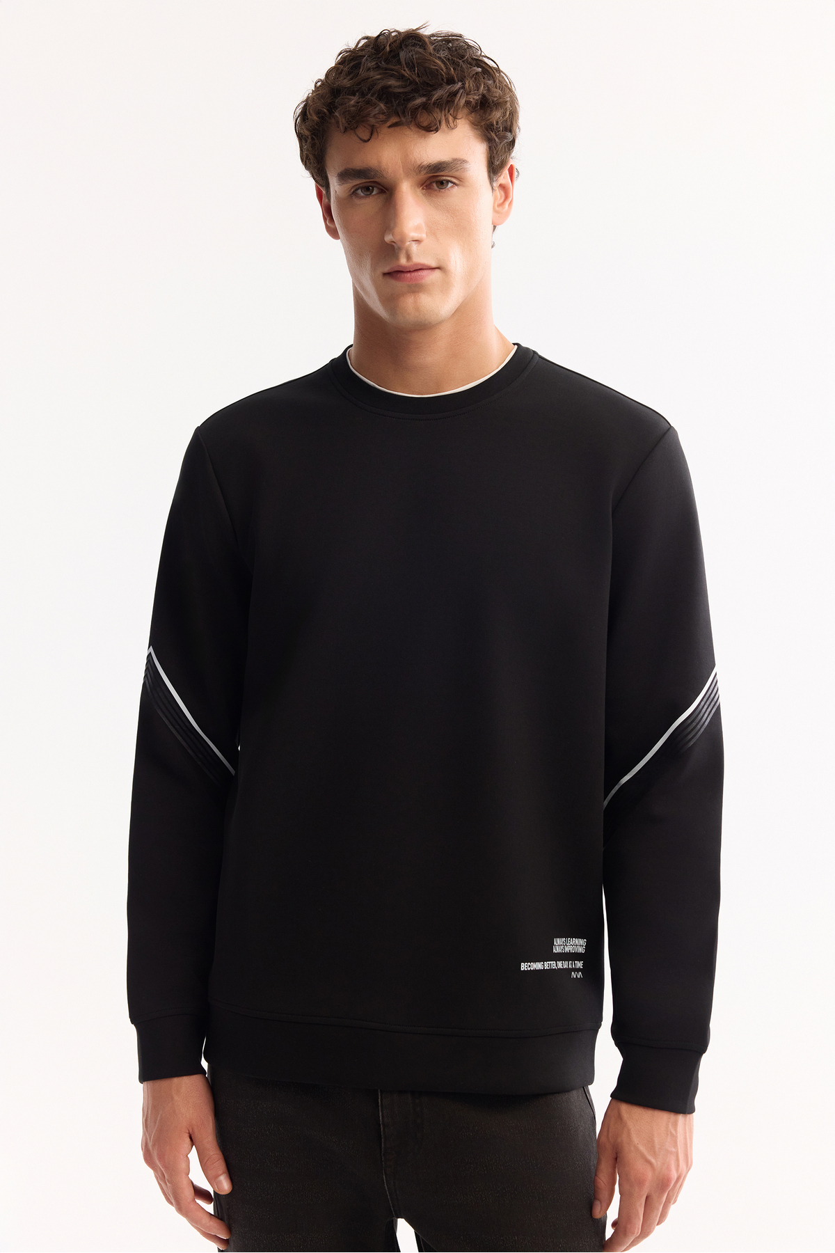 Avva Erkek Siyah Bisiklet Yaka Pamuklu Bi-Stretch Baskılı Regular Fit Sweatshirt A52Y1258 görsel 2