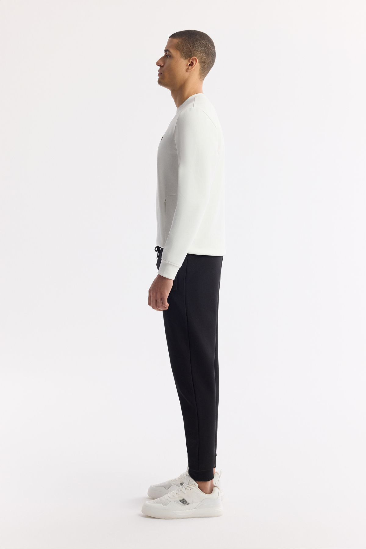 Avva Erkek Siyah Beli Lastikli Bağcıklı Bi-Stretch Regular Fit Eşofman Altı B003400 görsel 2