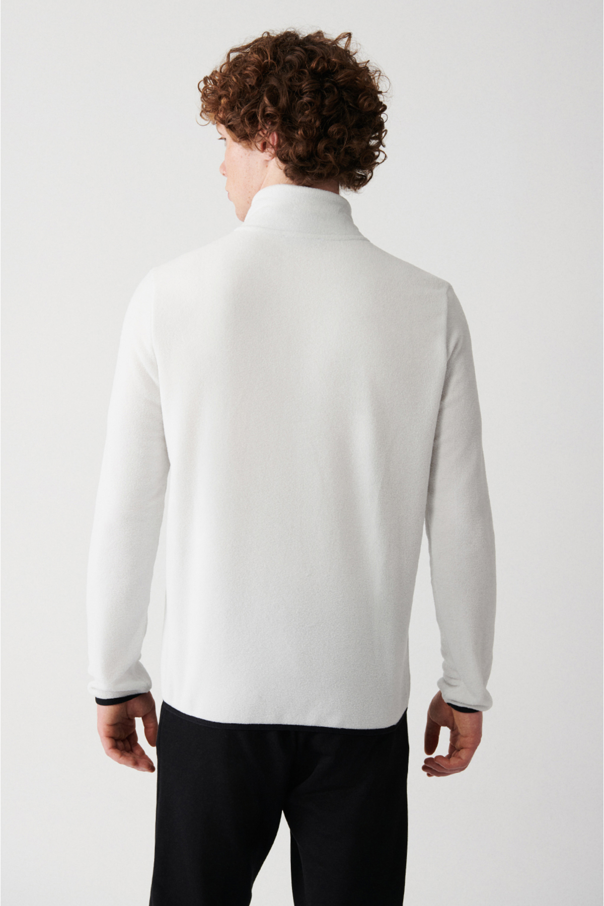 Avva Erkek Beyaz Soğuğa Dayanıklı Yarım Fermuarlı Dik Yaka Polar Regular Fit Sweatshirt E001068 görsel 3