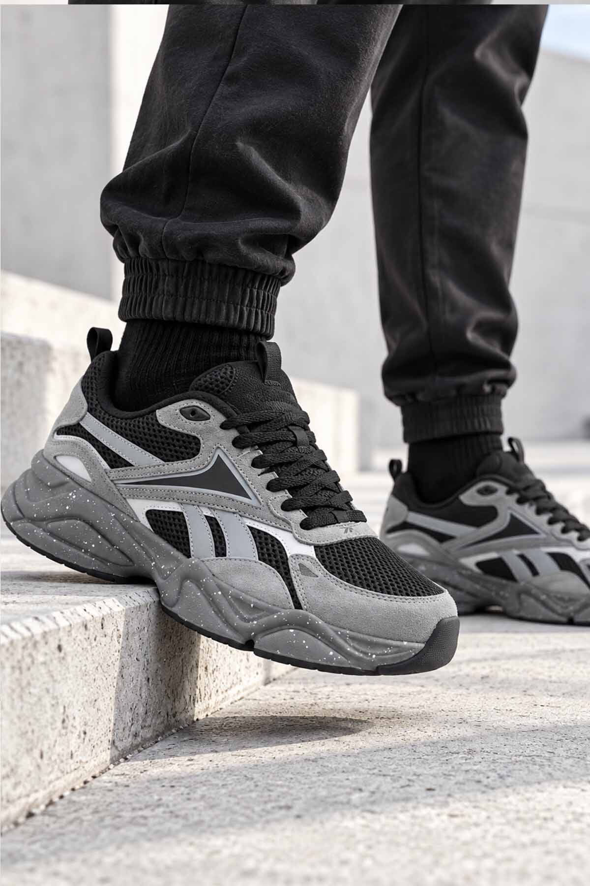 Reebok Charge Run Erkek Sneaker Gri Siyah Günlük Spor Ayakkabı Kalın Taban File Detaylı