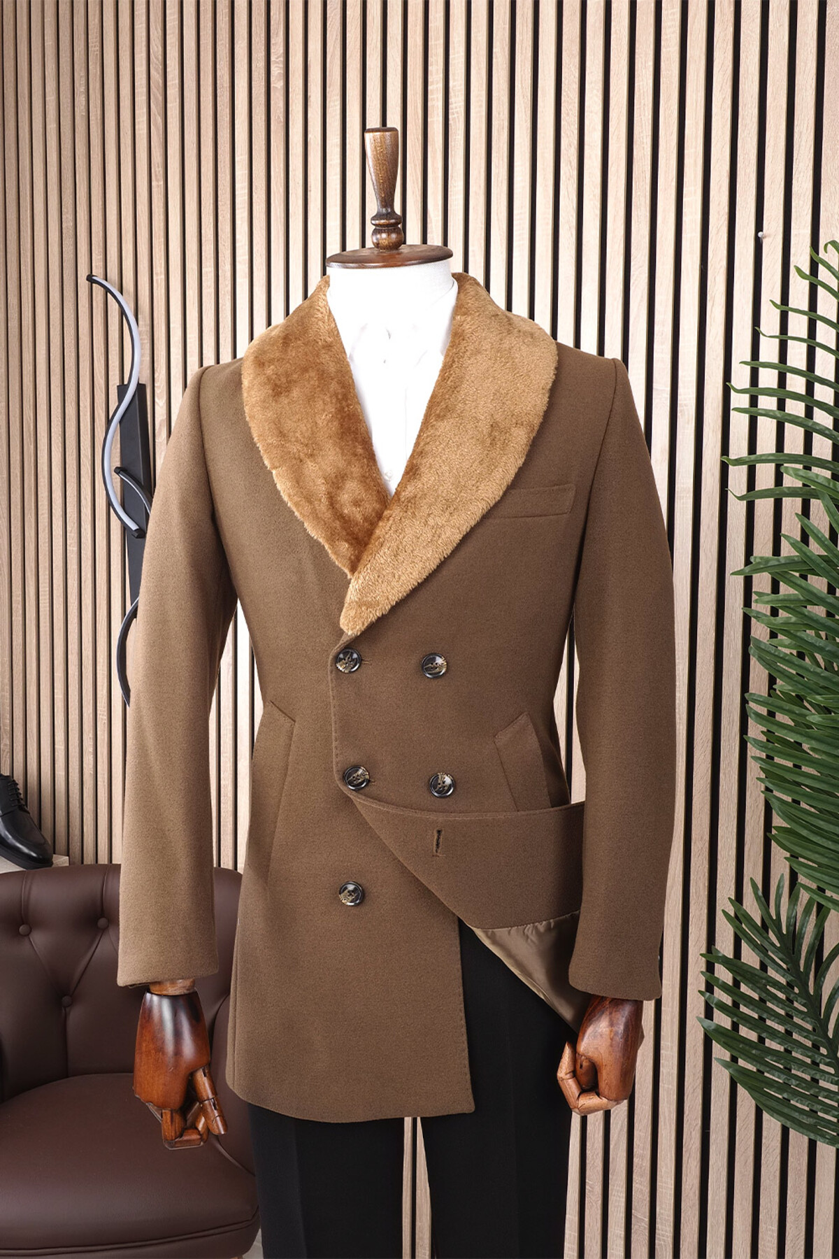 پالتو مردانه دو دکمه اسلیم فیت به رنگ سمور JANCARLUCCİ با یقه خز قابل جدا شدن — قهوه‌ای SVR-02-25 — تصویر 3 از 5