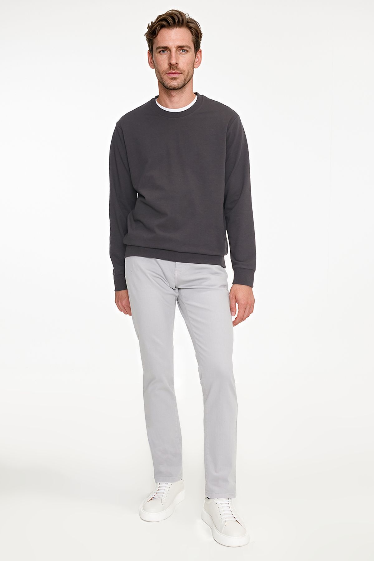 AC&Co / Altınyıldız Classics Erkek Füme Pamuklu Standart Fit Normal Kesim 2 İplik Bisiklet Yaka Sweatshirt görsel 2