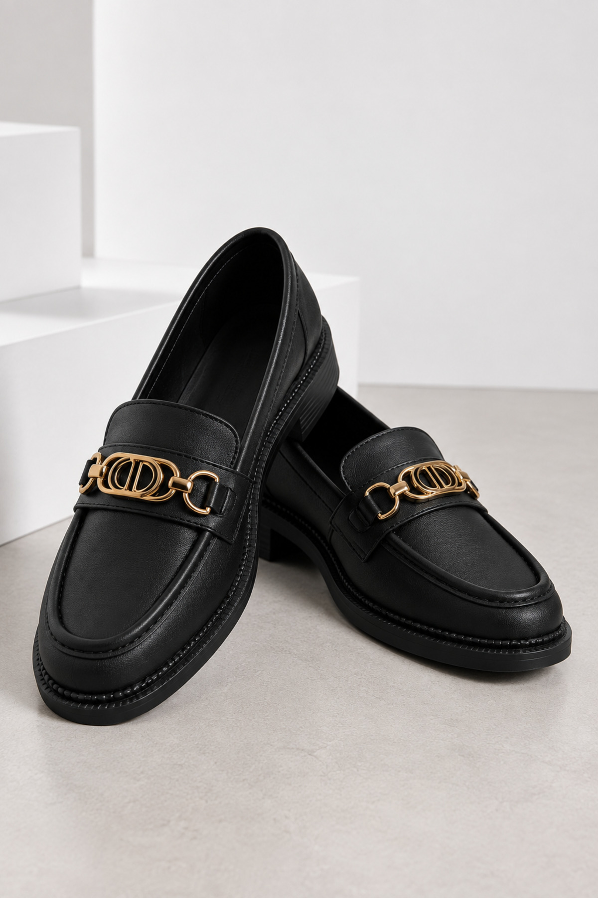VestioStore Vera Kadın Mat Siyah Altın Tokalı Maskülen Klasik Loafer Günlük Ayakkabı görsel 5