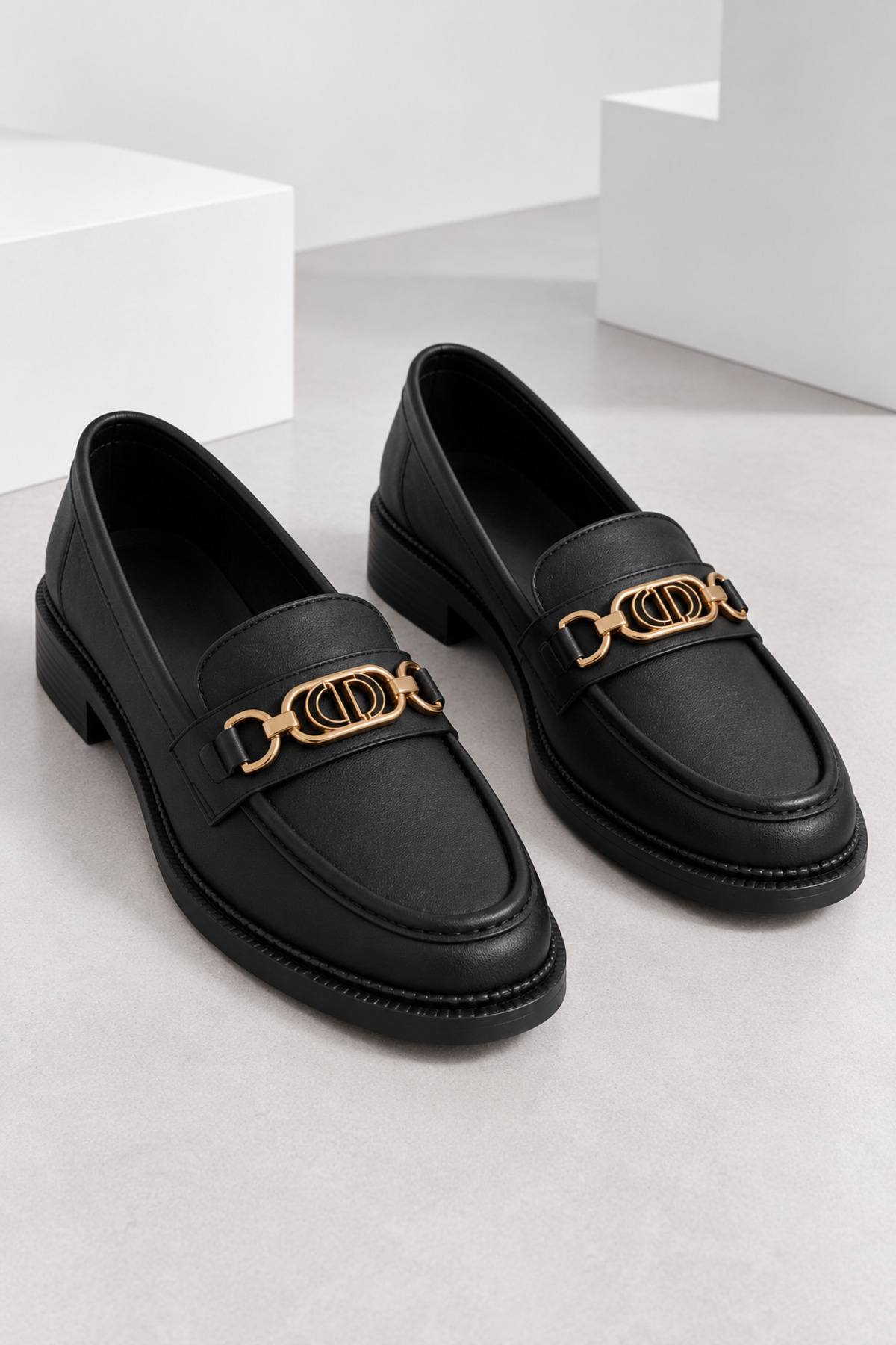 VestioStore Vera Kadın Mat Siyah Altın Tokalı Maskülen Klasik Loafer Günlük Ayakkabı görsel 6