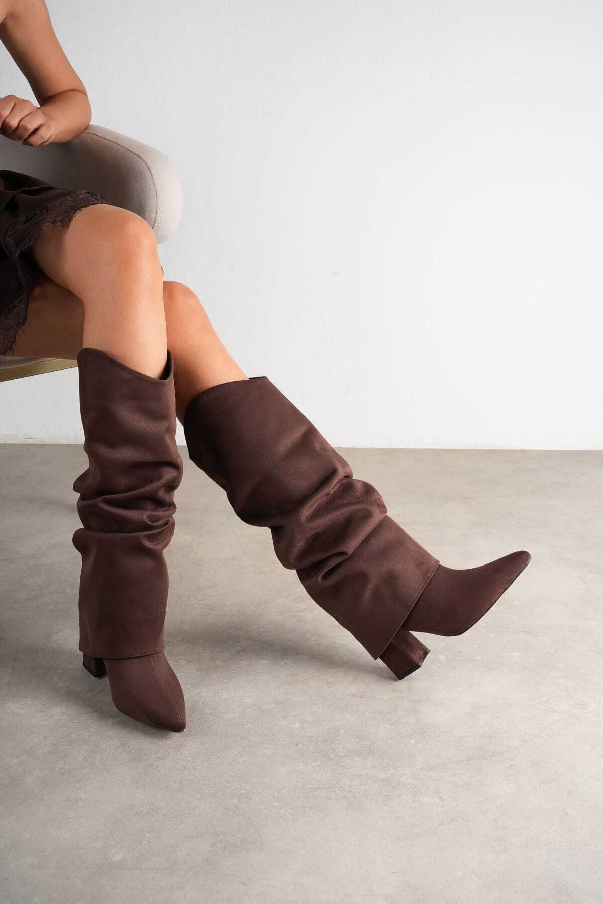 GÜZEL SHOES Lenaa Acı Kahve Süet Büzgülü Tak-Çıkar Aparatlı Sivri Burun Topuklu Çizme Bot Fermuarlı Kadın Ayakkabı görsel 3