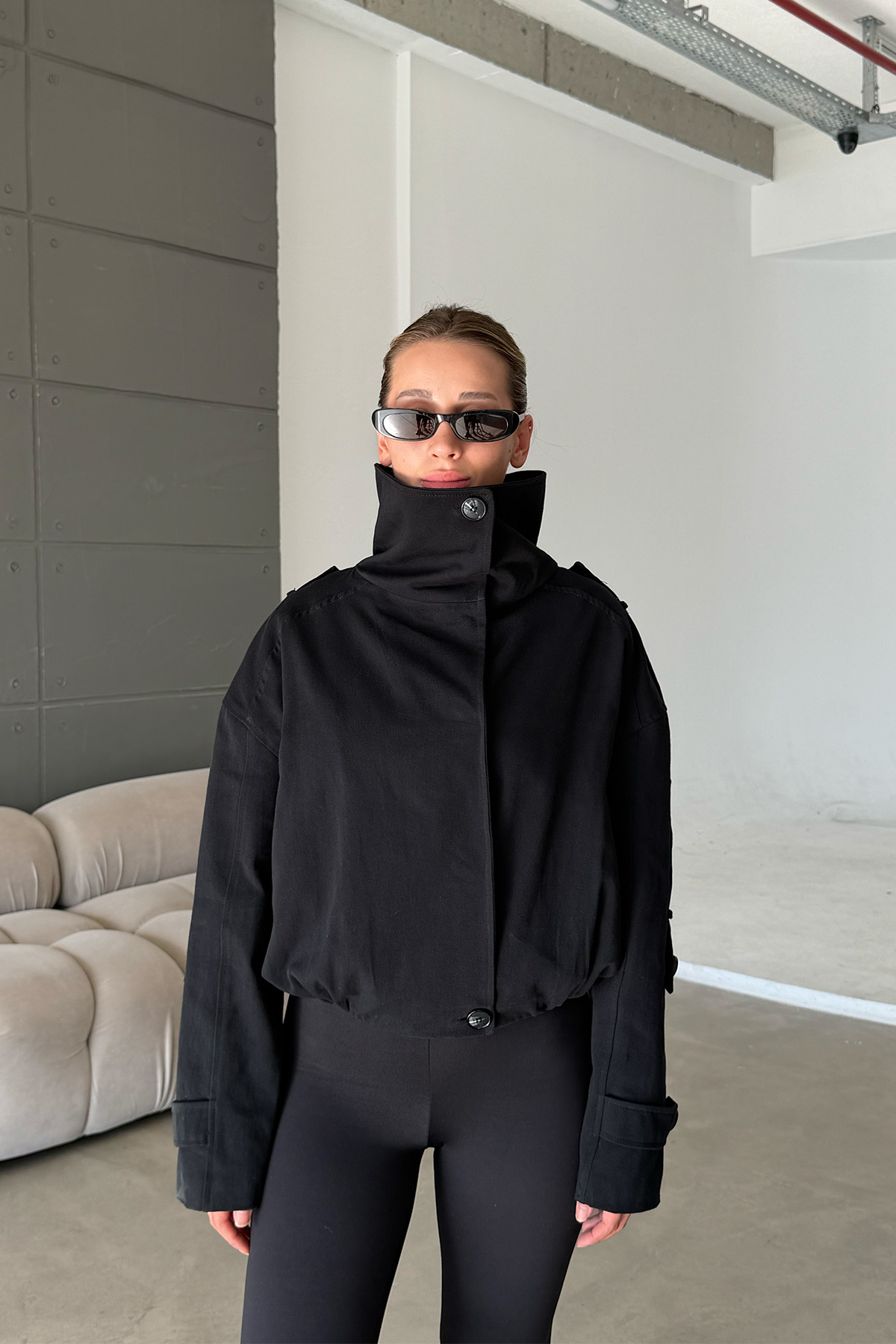 MANMARK Kadın Yüksek Yaka Kol Apolet Detaylı Gabardin Kumaş Oversize Trençkot Ceket görsel 4