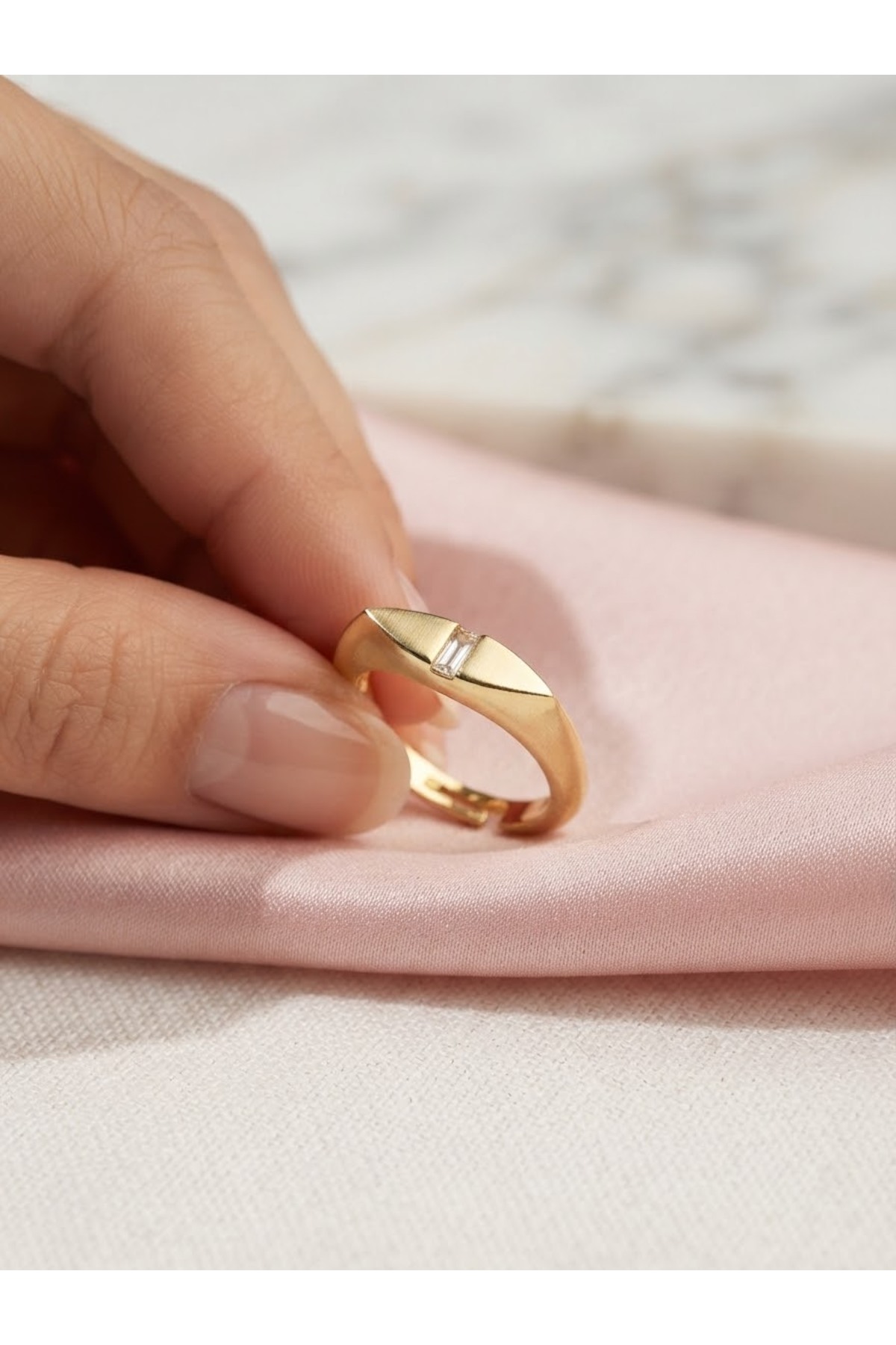 EKİDORA Signet Model Gömme Zirkon Taşlı Gold Kadın Yüzük Ayarlanabilir Çelik Görünümlü Şık Takı görsel 3