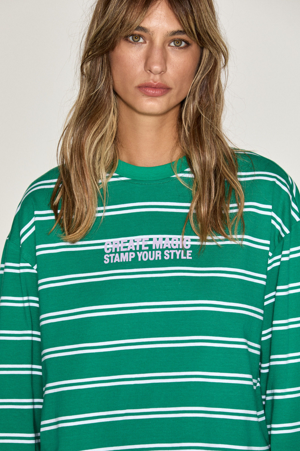 BASIL ÇİZGİLİ Kadın Çizgili Kumaş Üzerinde Baskılı Uzun Kollu Beyaz-Yeşil Çizgili T-Shirt