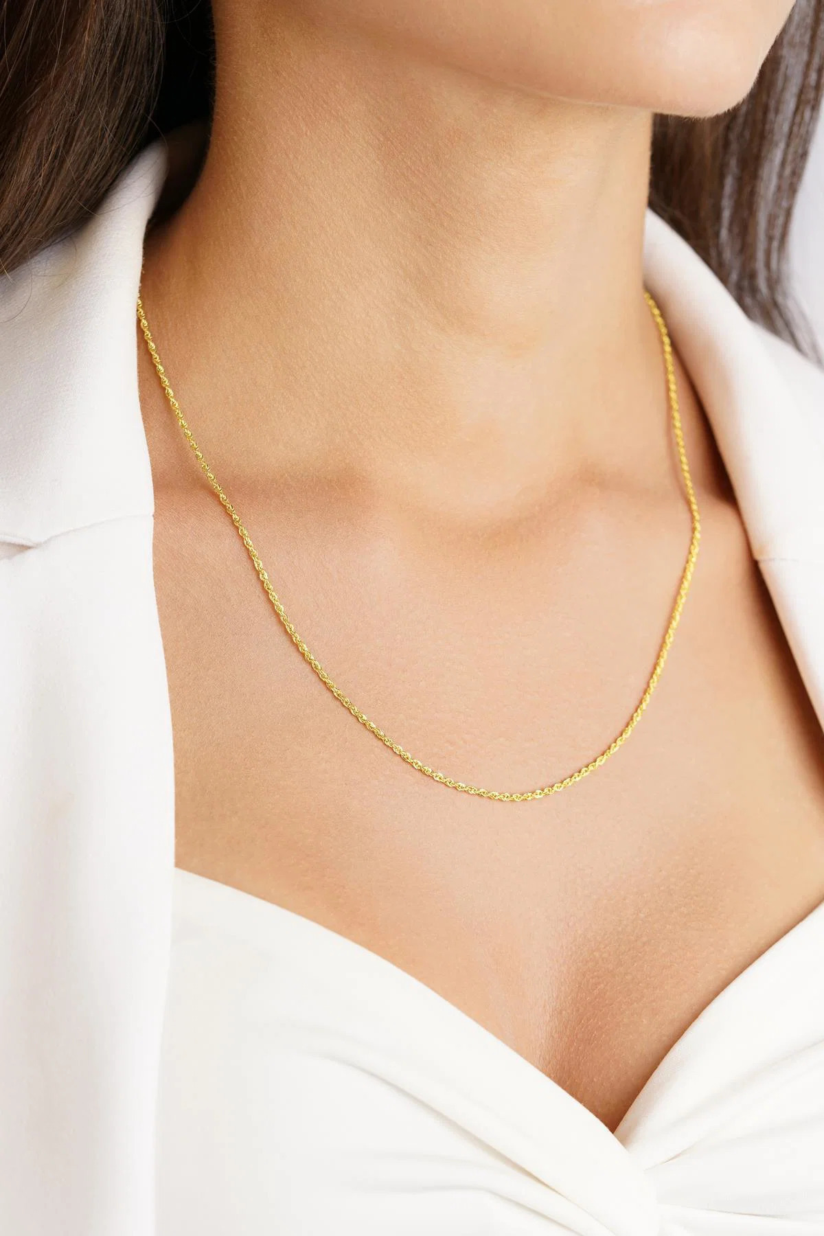 گردنبند زنجیری پیچ‌دار طلای 14 عیار با ضخامت 1.50 mm - جزئیات طلایی در پیچ زنجیر