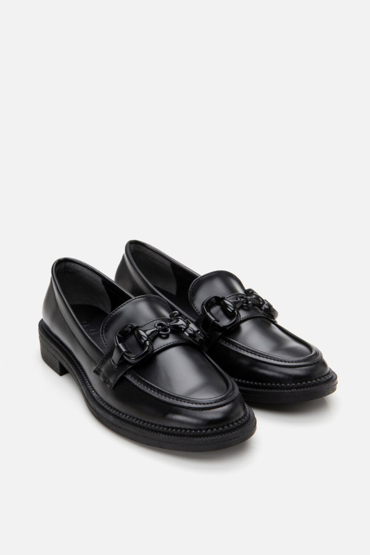 Yaya by Hotiç Kadın Siyah Tokalı Klasik Loafer görsel 2