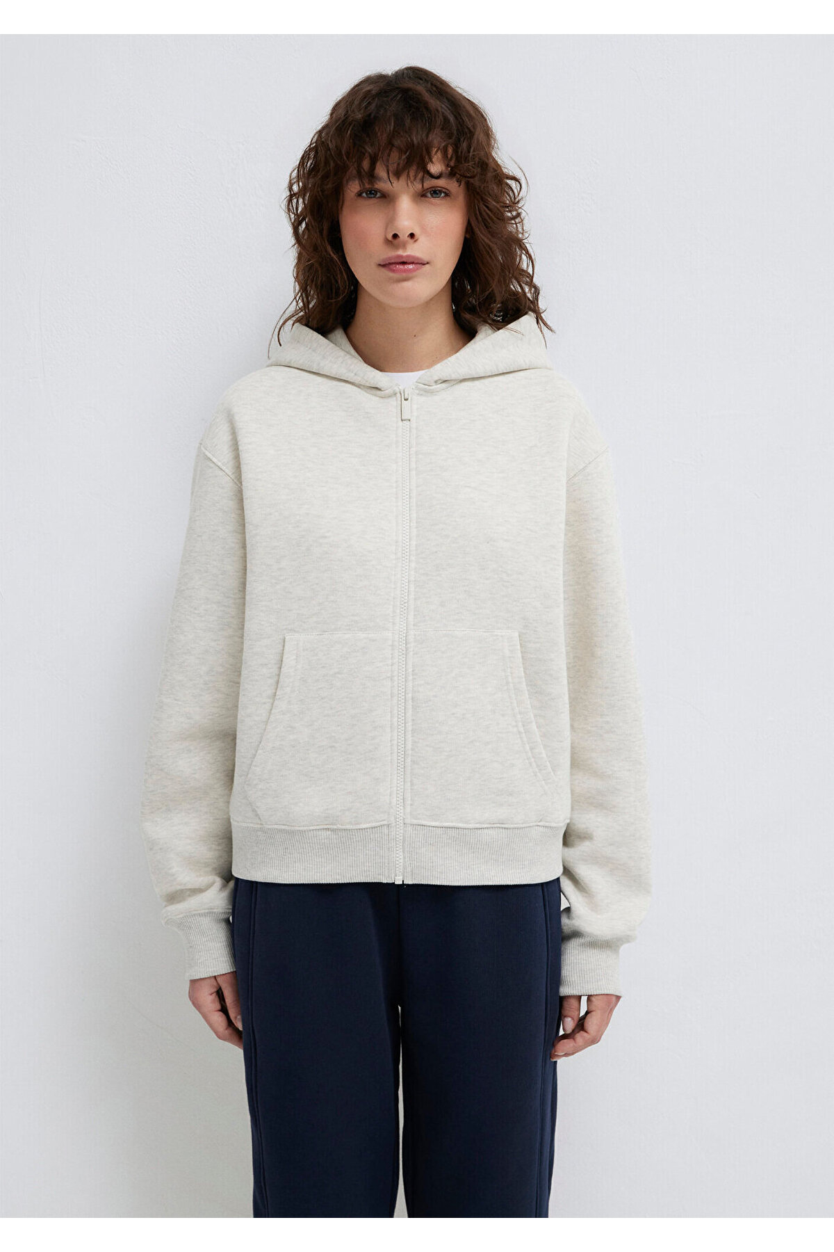 Mavi Logo Nakış Detaylı Kapüşonlu Bej Sweatshirt 1S10532-85576 görsel 3