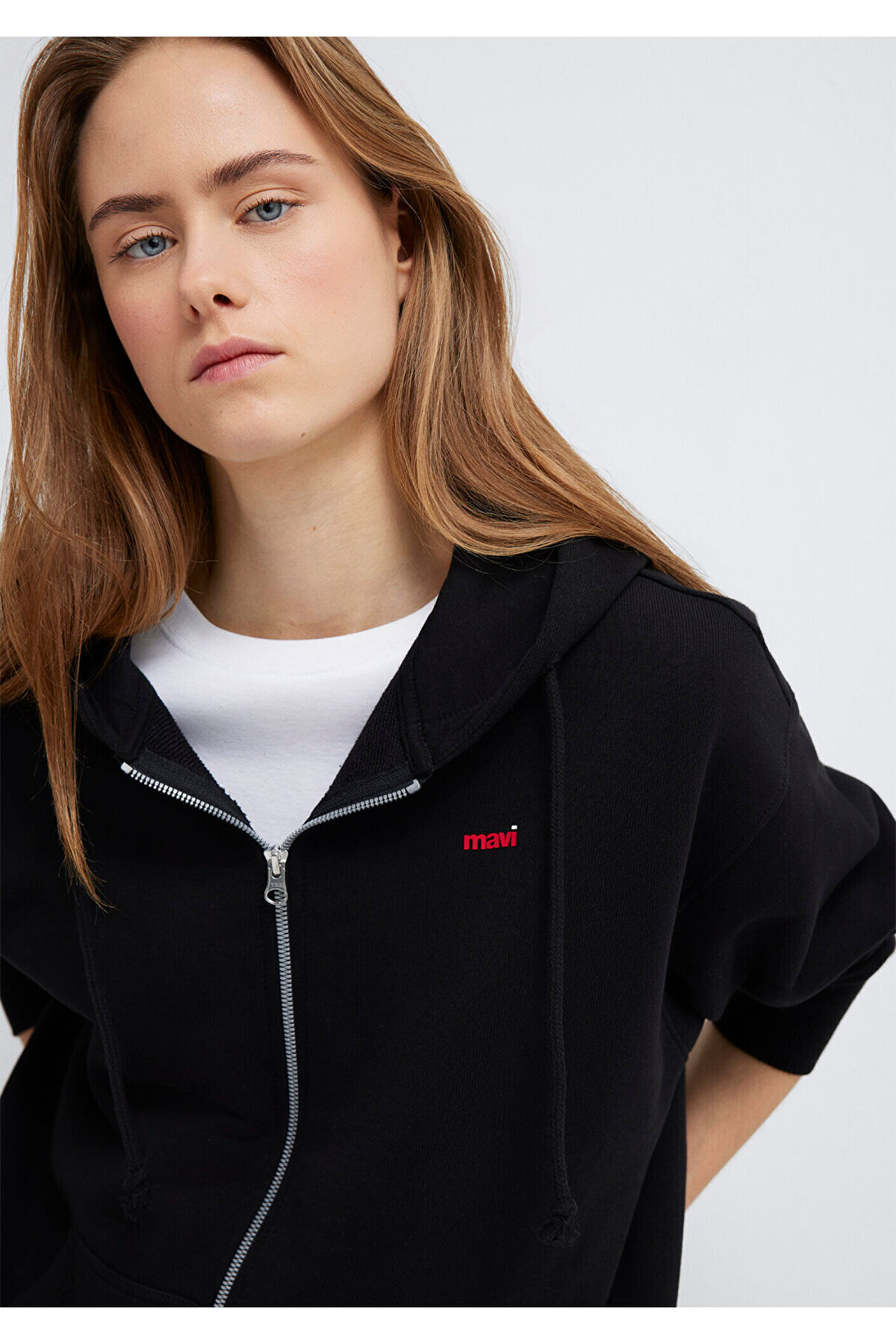 Mavi Logo Baskılı Kapüşonlu Siyah Sweatshirt 1S10531-900 görsel 2