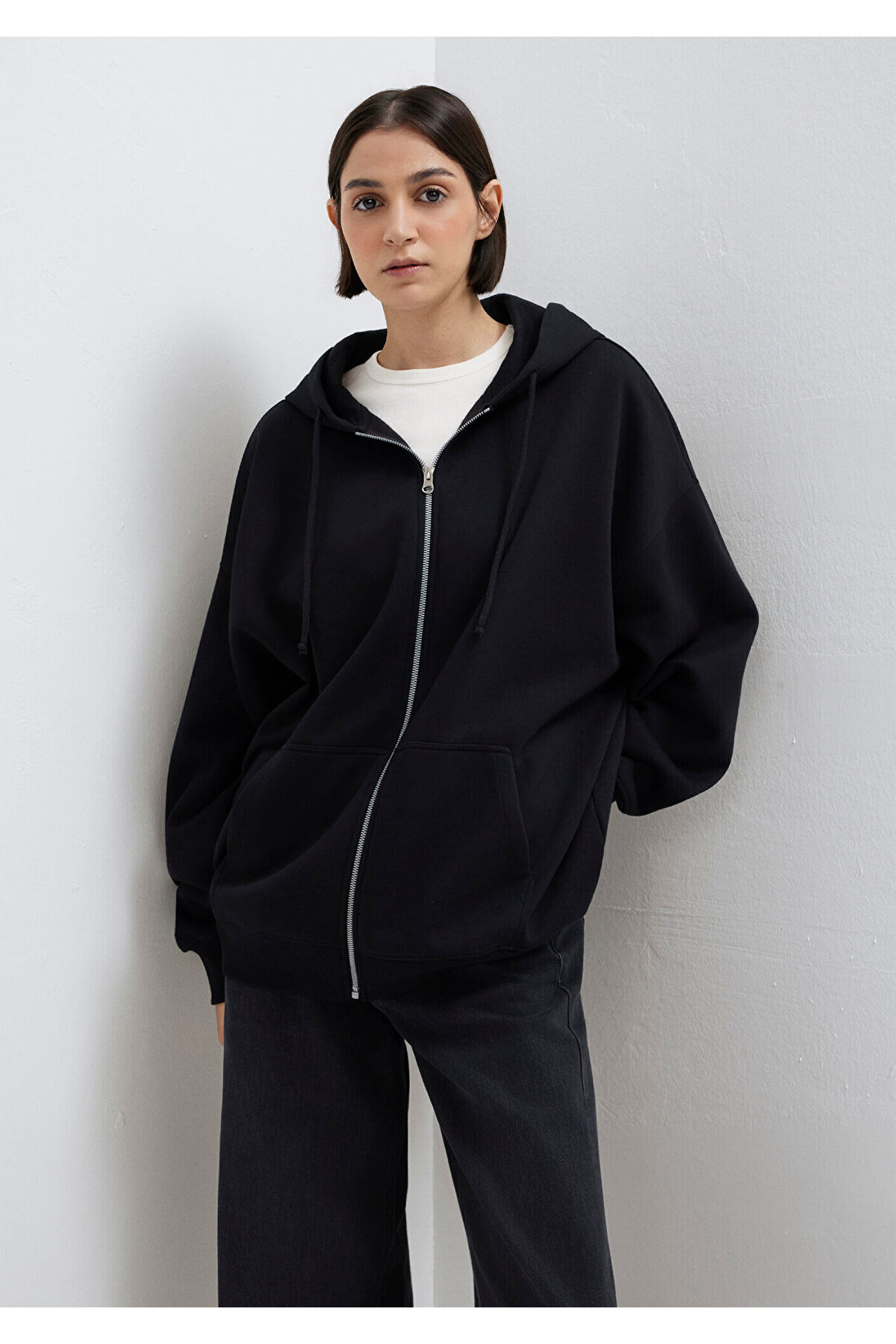 Mavi Kapüşonlu Fermuarlı Siyah Sweatshirt 1610221-900 görsel 3