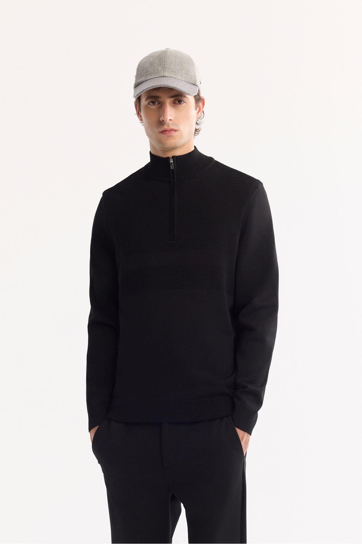 Avva Erkek Siyah Dik Yaka Fermuarlı Rayon Tüylenmeyen Triko Regular Fit Kazak A52Y5021