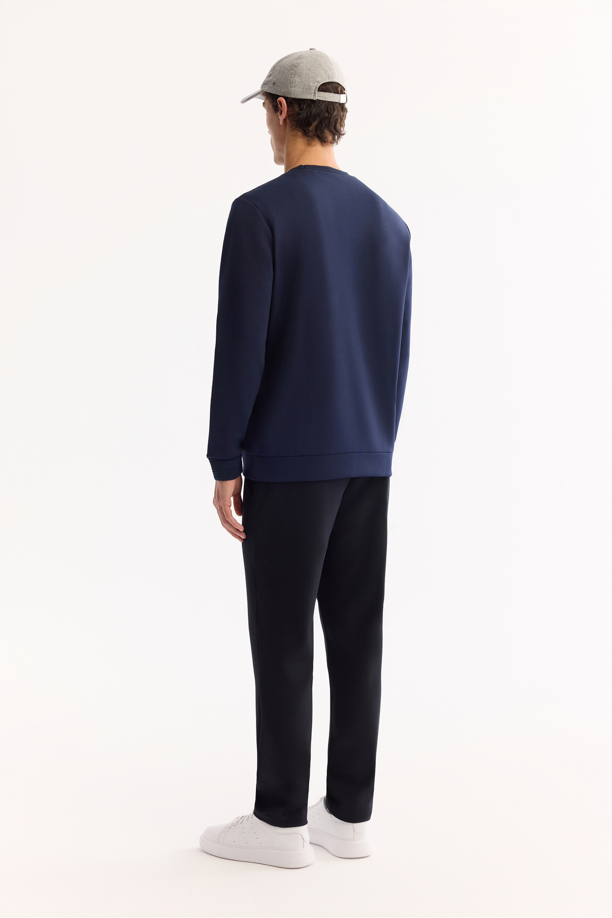Avva Erkek Lacivert Bisiklet Yaka Pamuklu Bi-Stretch Regular Fit Sweatshirt A52Y1271 görsel 4