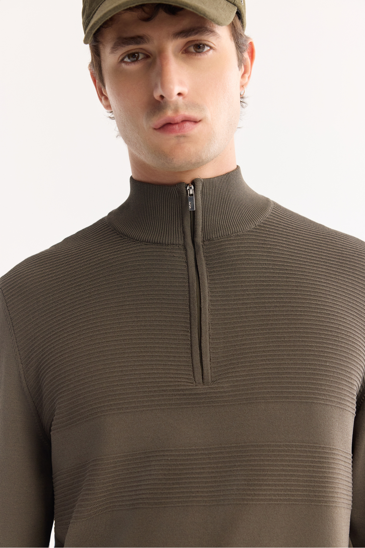 Avva Erkek Haki Dik Yaka Fermuarlı Rayon Tüylenmeyen Triko Regular Fit Kazak A52Y5021 görsel 2