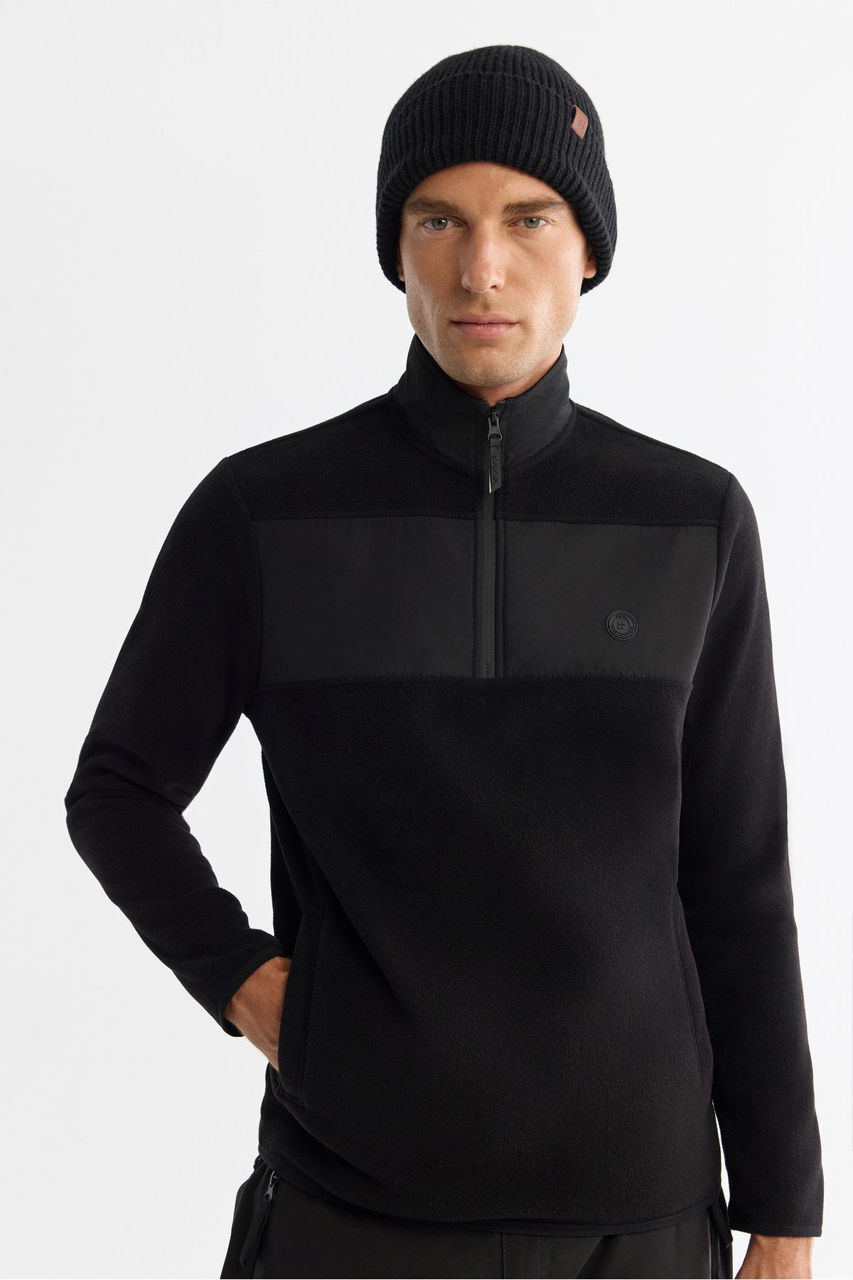 Avva Erkek Siyah Soğuğa Dayanıklı Fermuarlı Dik Yaka Polar Regular Fit Sweatshirt A42Y1380 görsel 2