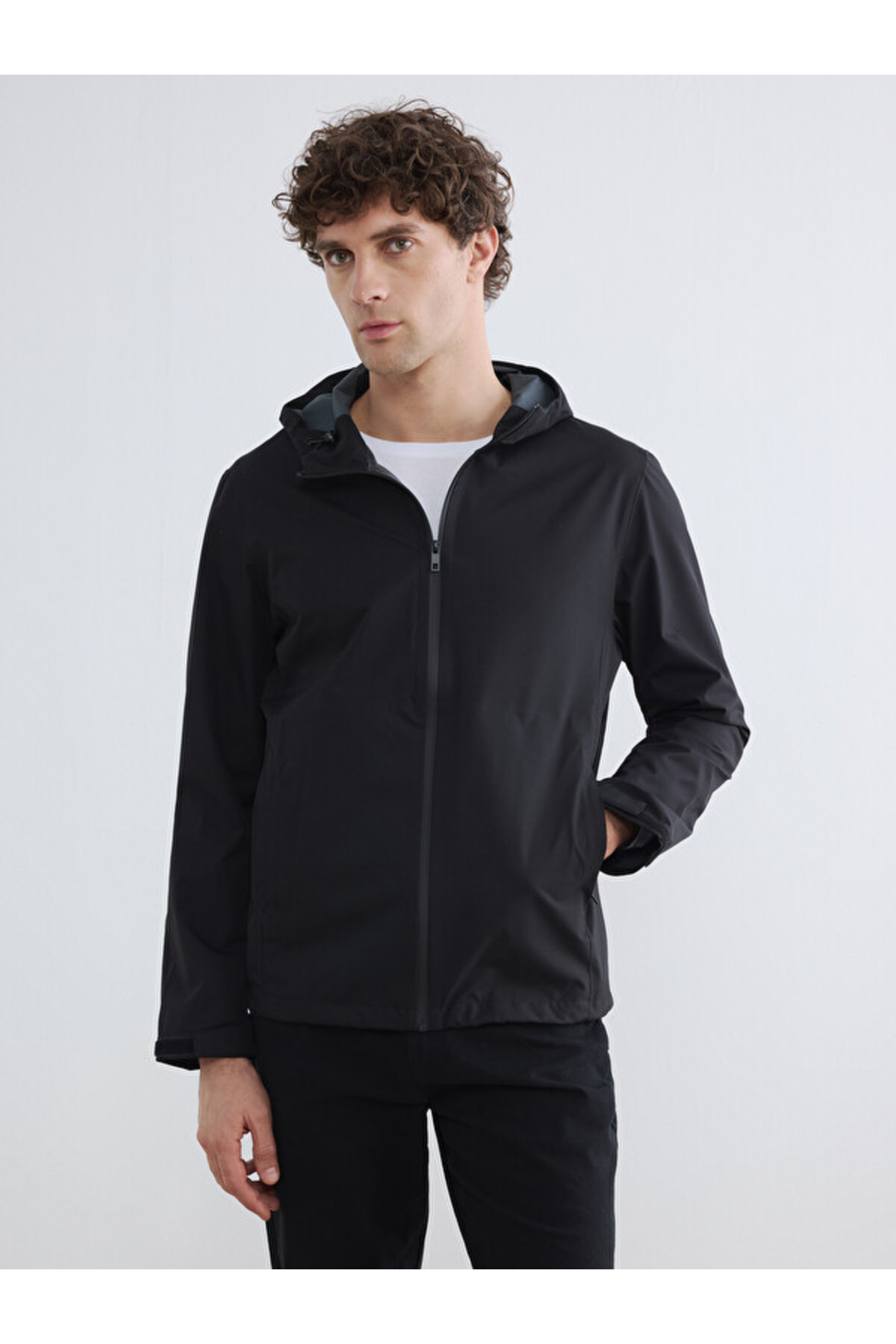 LC Waikiki Regular Fit Kapüşonlu Erkek Yağmurluk — مشکی W60723Z8-CVL