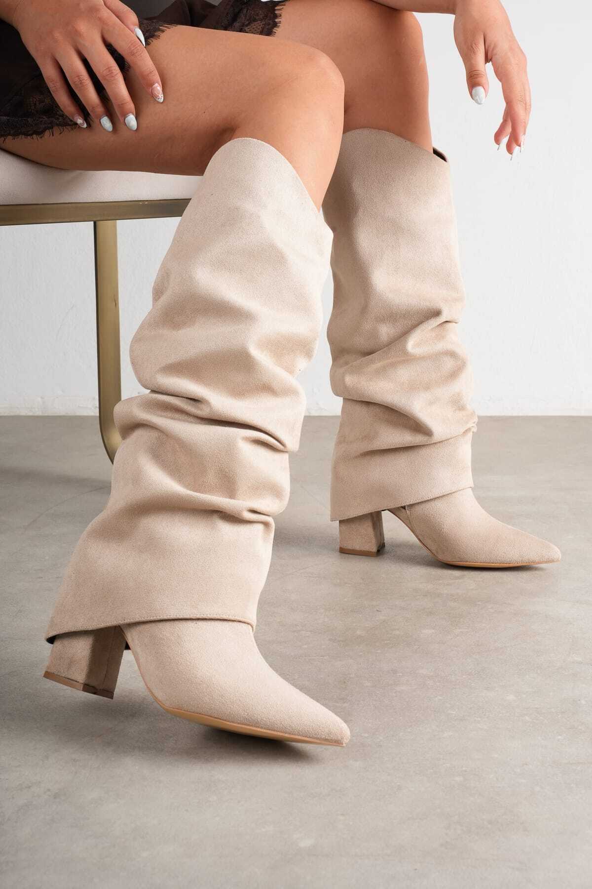 GÜZEL SHOES Lenaa Bej Süet Büzgülü Tak-Çıkar Aparatlı Sivri Burun Topuklu Çizme Bot Fermuarlı Kadın Ayakkabı görsel 3
