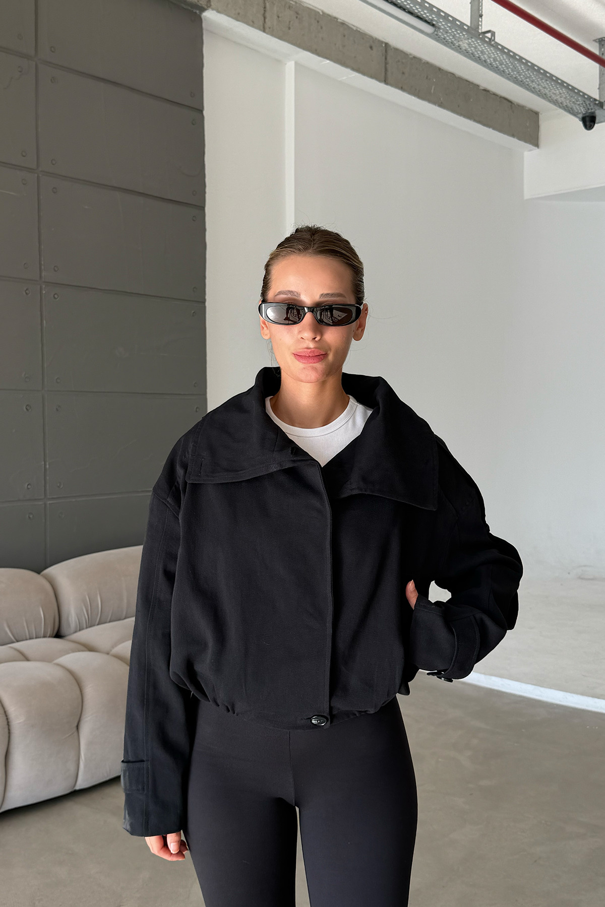 MANMARK Kadın Yüksek Yaka Kol Apolet Detaylı Gabardin Kumaş Oversize Trençkot Ceket görsel 3