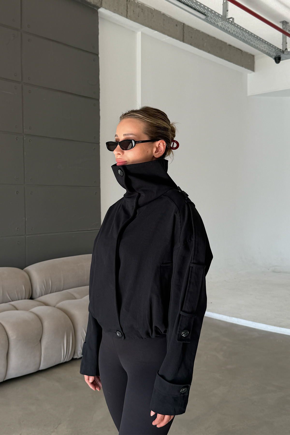MANMARK Kadın Yüksek Yaka Kol Apolet Detaylı Gabardin Kumaş Oversize Trençkot Ceket görsel 2