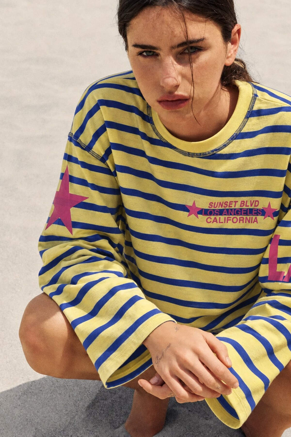 CrepTekstil Kadın Sarı Lacivert Çizgili Los Angeles Yıldız Baskılı Bisiklet Yaka Uzun Kollu Oversize Tişört görsel 3