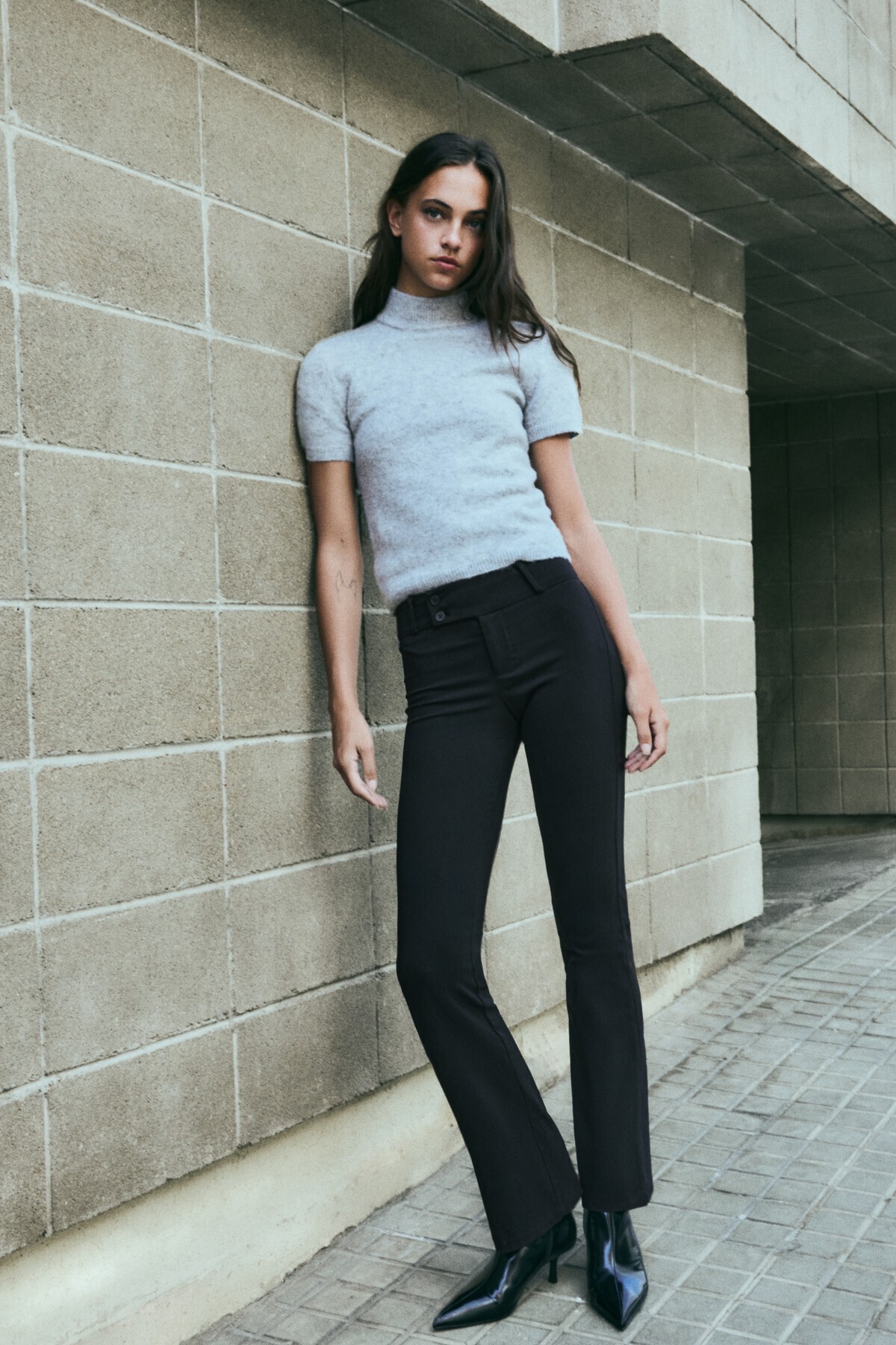 Bershka Bengalin kumaş flare fit pantolon görsel 5