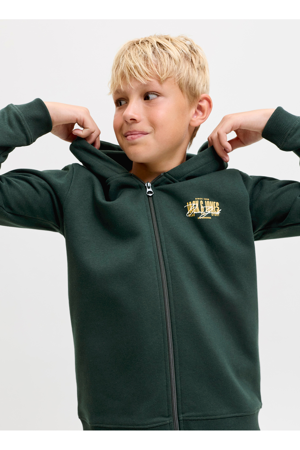 سویشرت طرح‌دار پسرانه سبز رنگ کد ۱۲۲۹۹۵۴۸ کلاه دار زیپ‌دار JJAERO SWEAT JNR جک اند جونز سویشرت Jack & Jones
