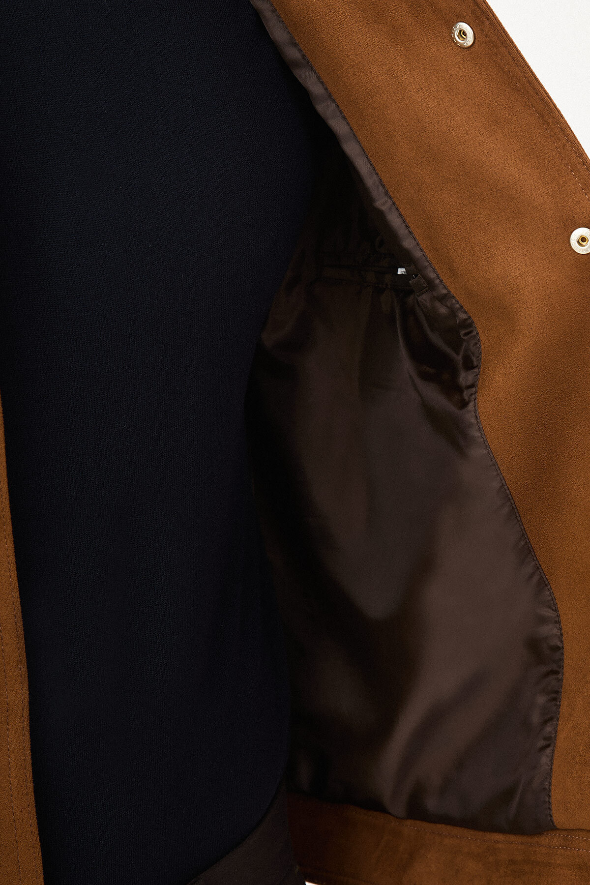 Düz Slim Fit Gömlek Yaka Çıtçıtlı Süet Erkek Mont Kamel - 39681.26K — رنگارنگ — تصویر 7 از 7