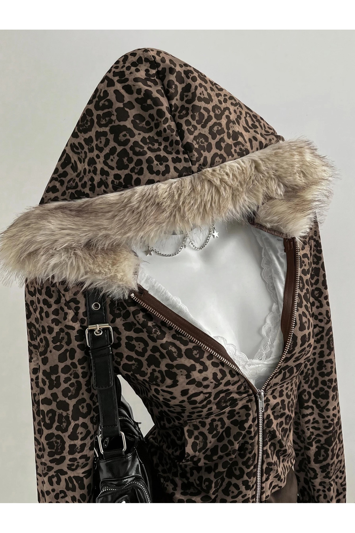 Leopar Detaylı Kürk Kapüşonlu Fermuarlı Sweatshirt Hırka — رنگارنگ KRKKm — تصویر 5 از 8