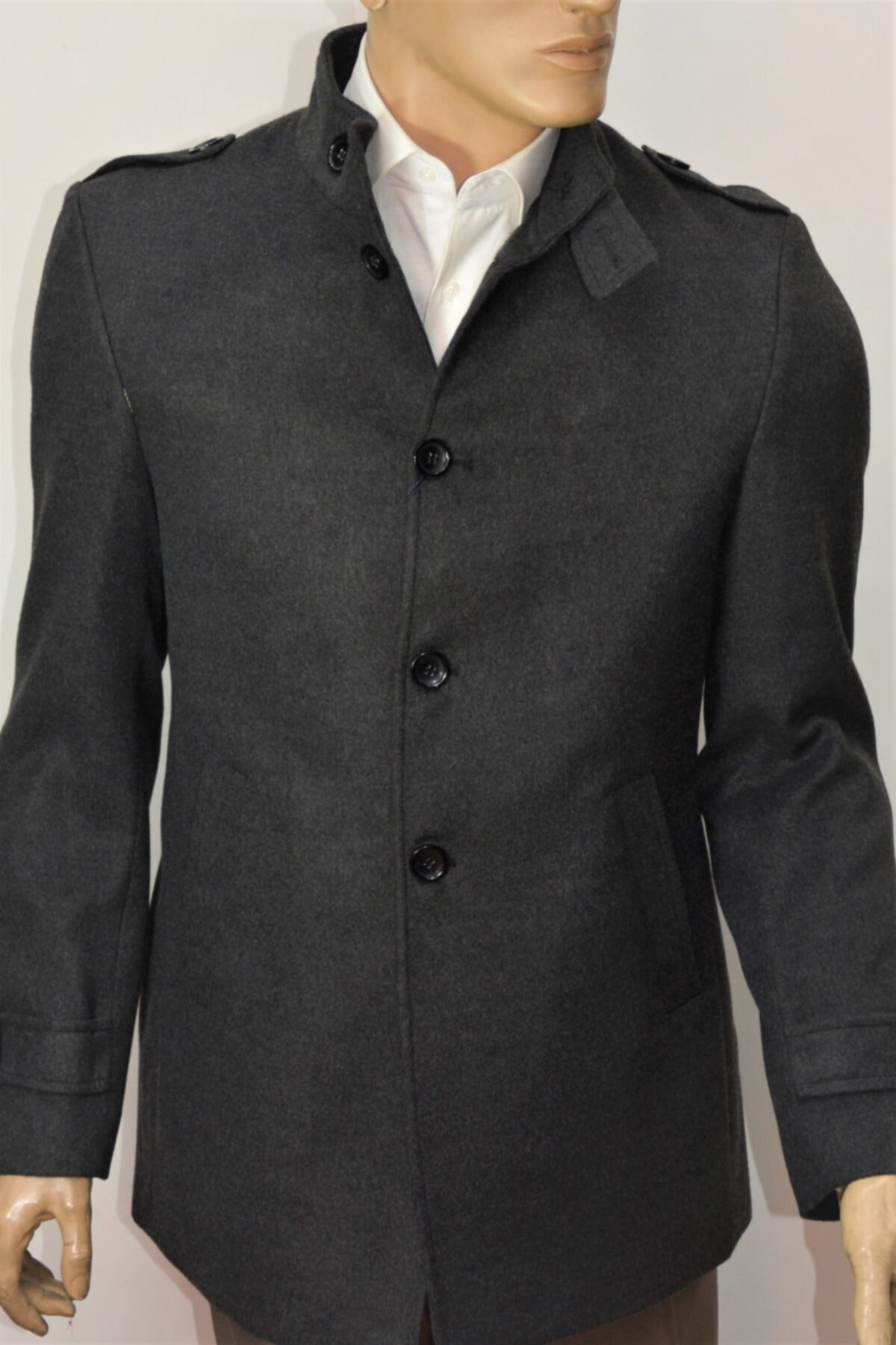  پالتوی کشمیر، یقه قاضی، خاکستری دودی