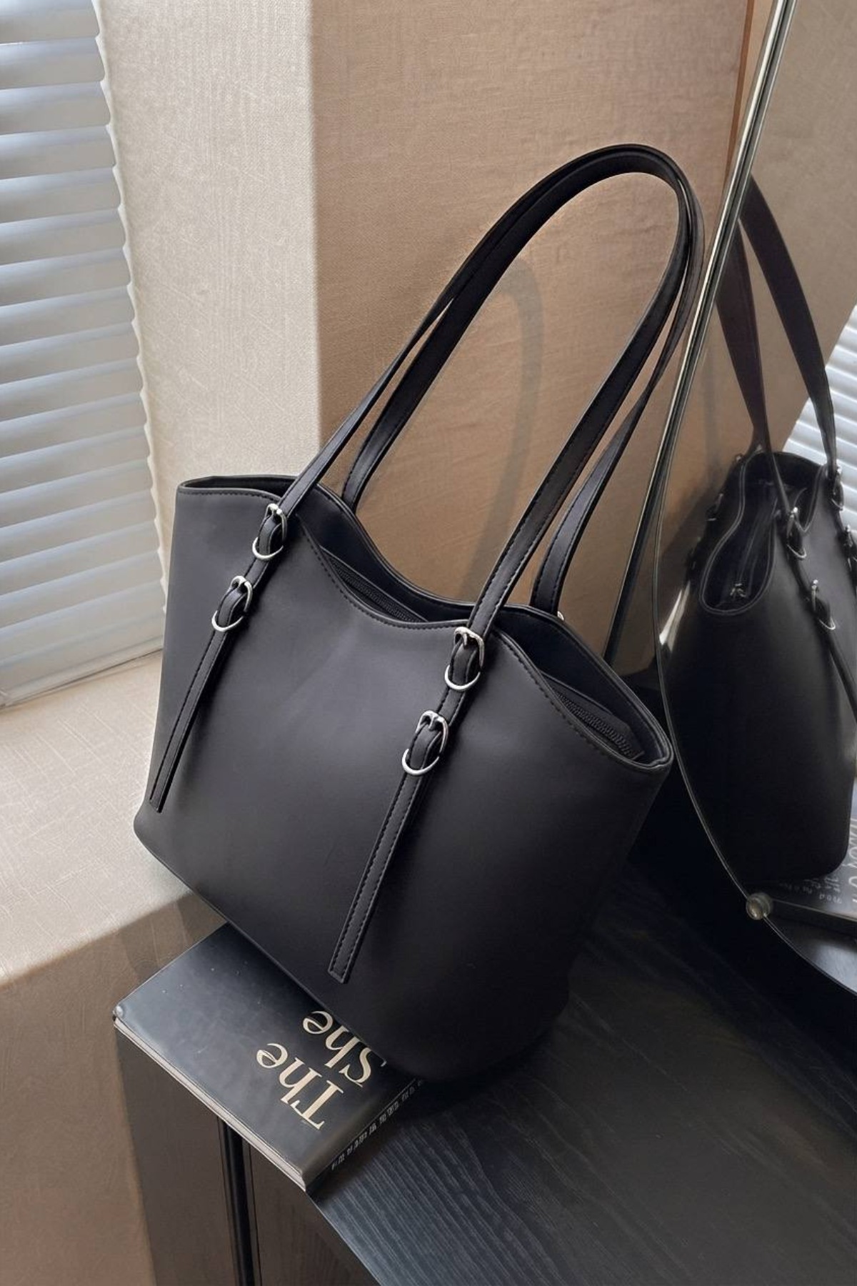 Livia Kadın Çift Askılı Tokalı Fermuarlı Büyük Boy Omuz Çantası Günlük Şık Tote Shopper Çanta