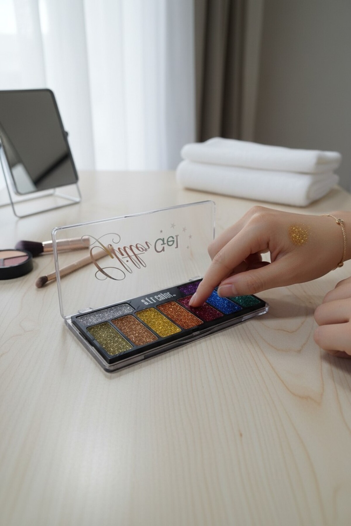 9 Renk Glitter Gel Göz Farı & Makyaj Paleti — ZRD113499 — تصویر 6 از 6