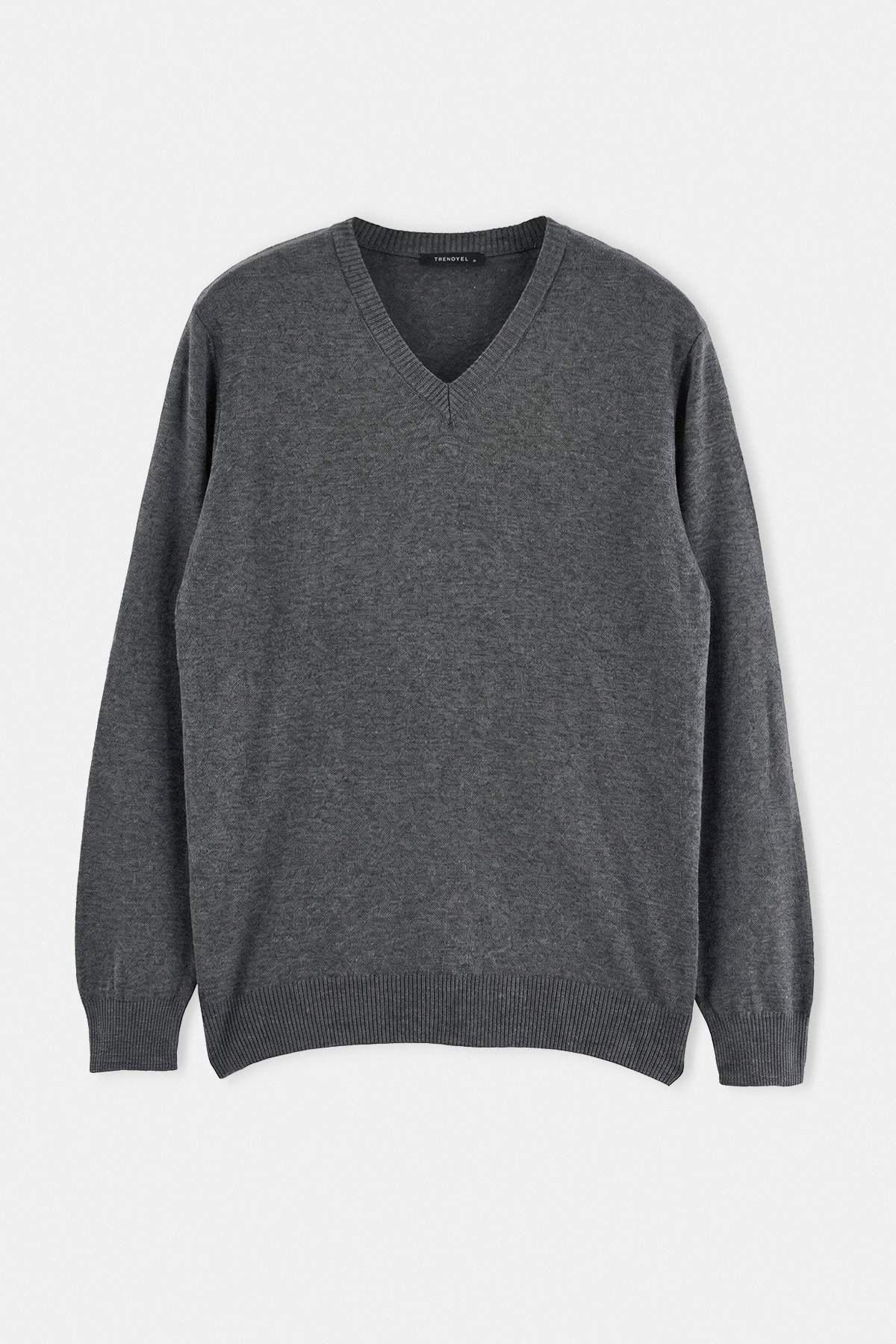 Trendyolmilla Man Wardrobe Essentials Antrasit Yün İçerikli Regular/Normal Kesim V Yaka Basic Triko Kazak TMNAW27KZ00032