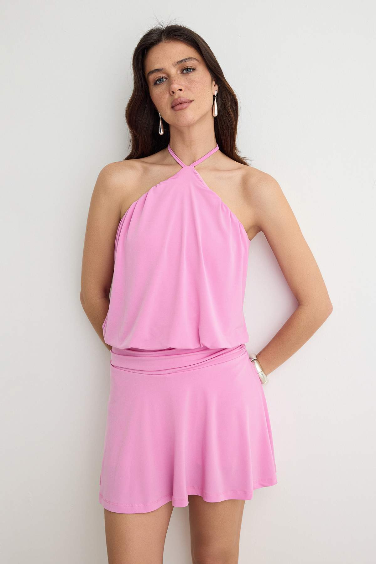 Trendyolmilla Pembe Düz Bodycon Halter Yaka Kolsuz Midi Esnek Astarlı Örme Elbise TWOSS26EL01102