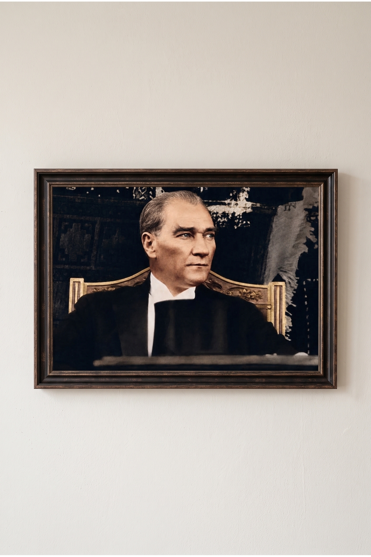 Atatürk Tablosu, Çerçeveli, Camlı, Ayaklı, Kaliteli Baskı Dekoratif Duvar ve Masaüstü Tablosu – Barok Bakır