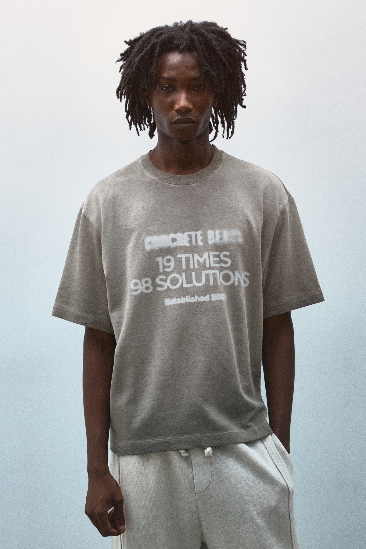 Kısa kollu yıkamalı efektli baskılı sweatshirt