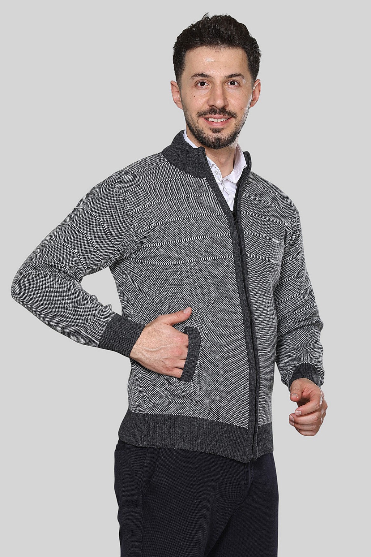 Erkek Triko Akrilik Kalın Dokulu Klasik Fit Fermuarlı Cepli Kışlık Baba Hırka — خاکستری UŞAK-001 — تصویر 5 از 6