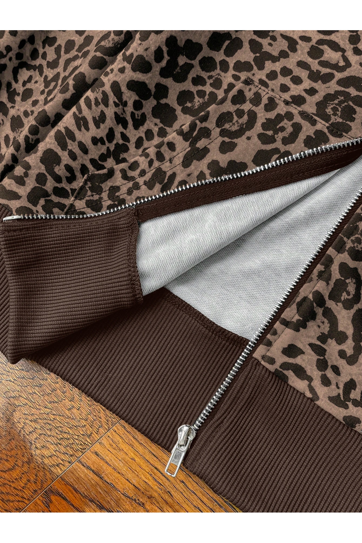 Leopar Detaylı Kürk Kapüşonlu Fermuarlı Sweatshirt Hırka — رنگارنگ KRKKm — تصویر 2 از 8