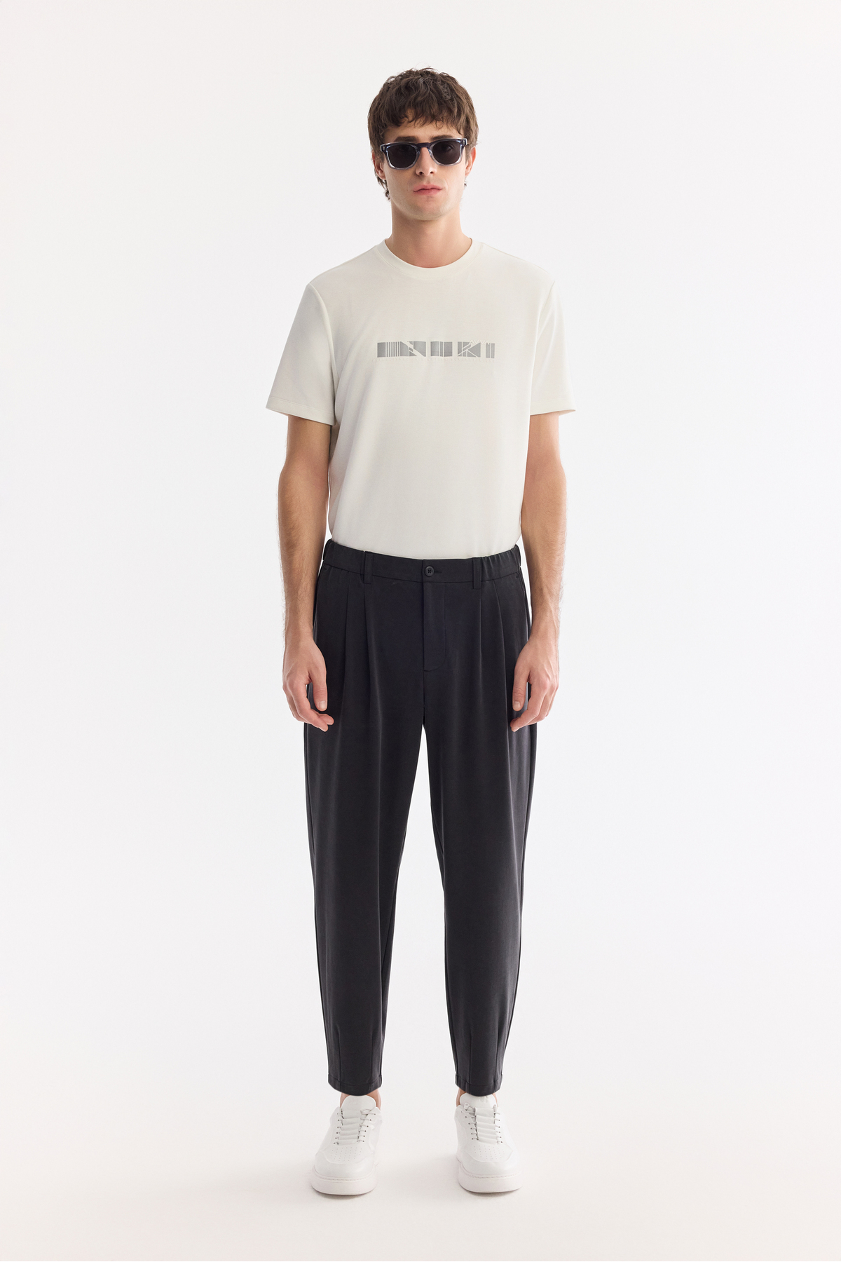 Erkek Siyah Yanı Lastikli Soft Touch Elastan Baggy Fit Chino Pantolon A61Y3040 — مشکی — تصویر 8 از 9