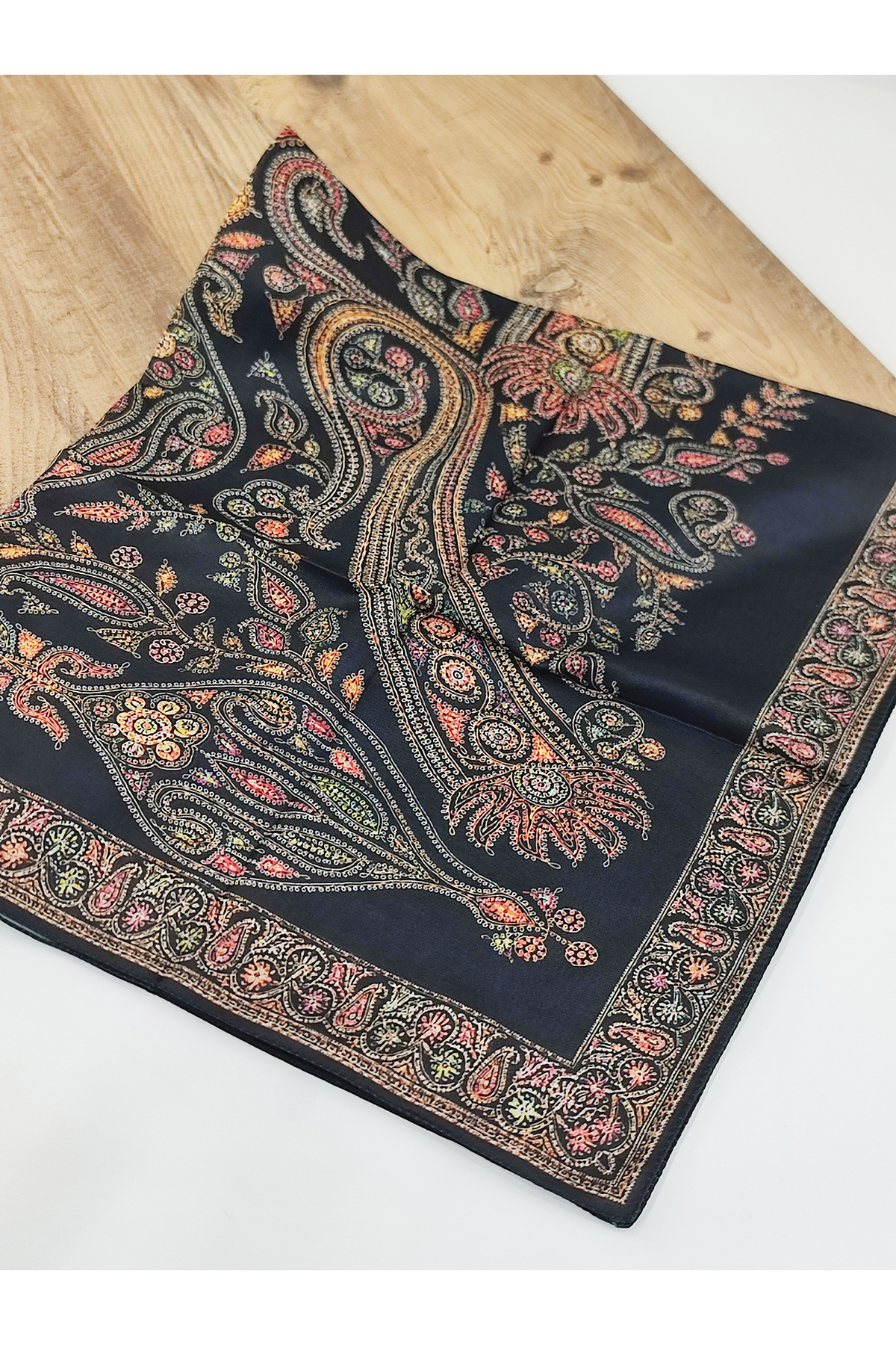 Renkli Siyah Etnik Motif Desenli Pamuklu Soft Eşarp