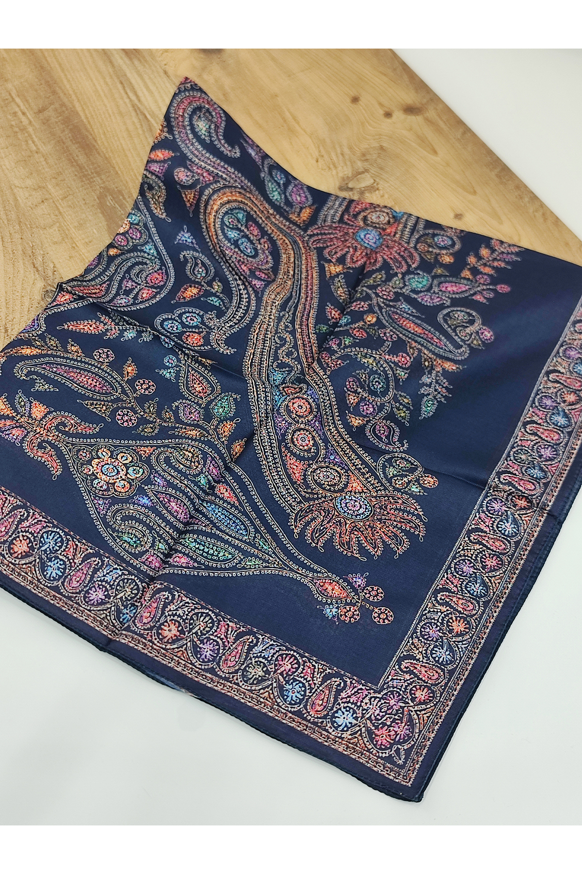 Renkli Lacivert Etnik Motif Desenli Pamuklu Soft Eşarp