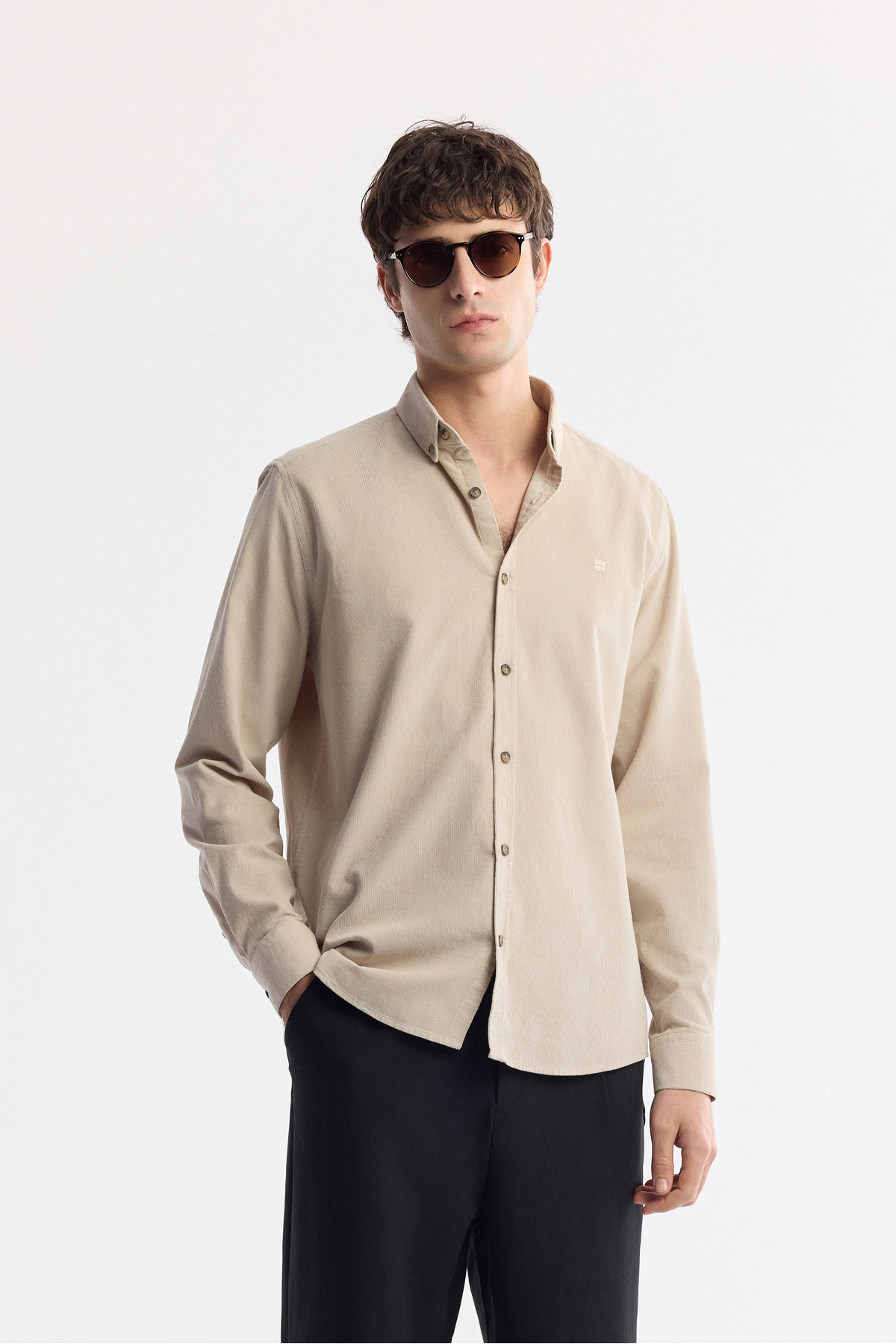 Erkek Bej Düğmeli Yaka %100 Pamuk Soft Touch Kadife Regular Fit Gömlek B002032 — بژ