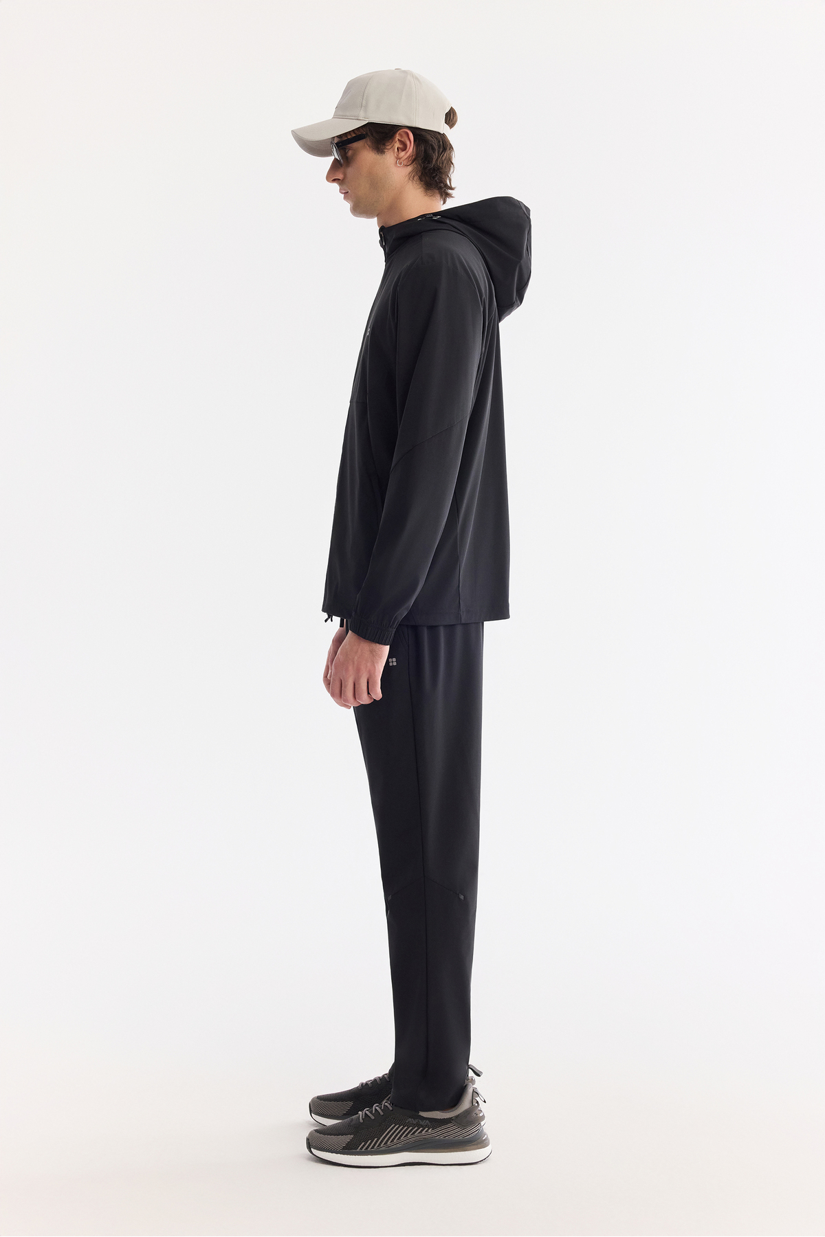 Erkek Siyah Kapüşonlu Yaka Fermuarlı Teknik Kumaş Regular Fit Sweatshirt A61Y1226 — مشکی — تصویر 4 از 7