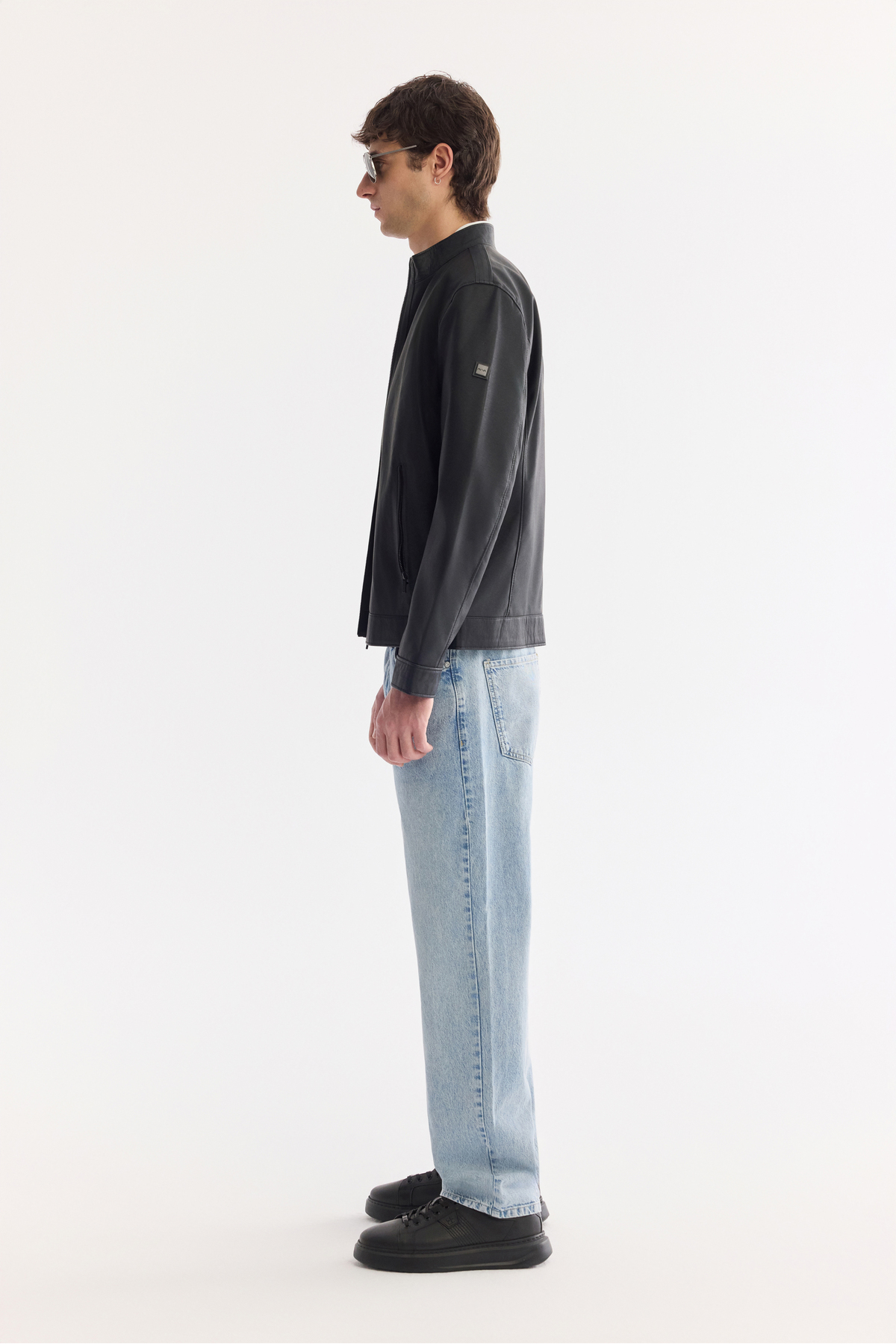 Erkek Siyah Dik Yaka Fermuarlı Deri Görünümlü Mevsimlik Comfort Fit Mont B006005 — مشکی — تصویر 4 از 7